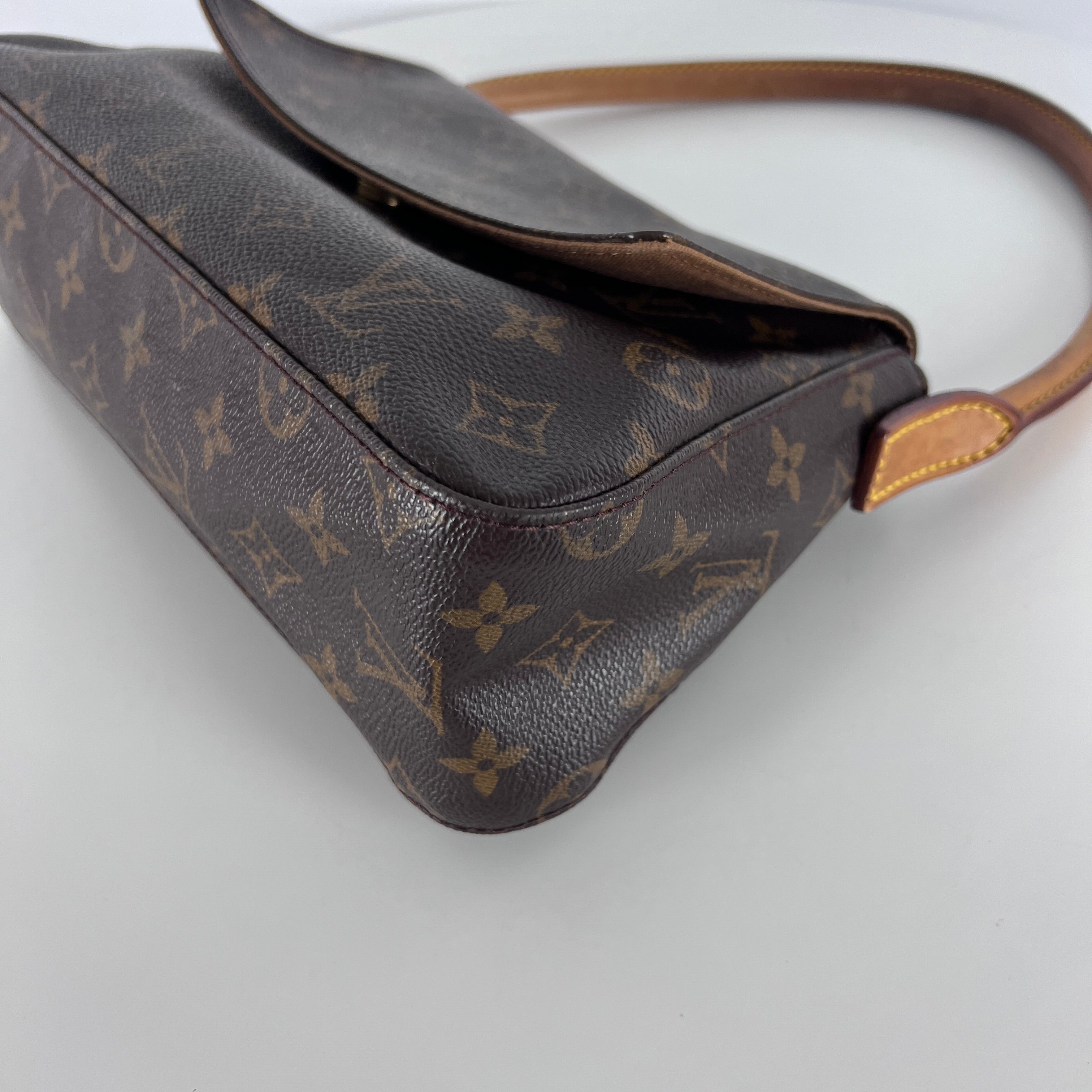 LOUIS VUITTON Looping handbag in brown canvas and leather