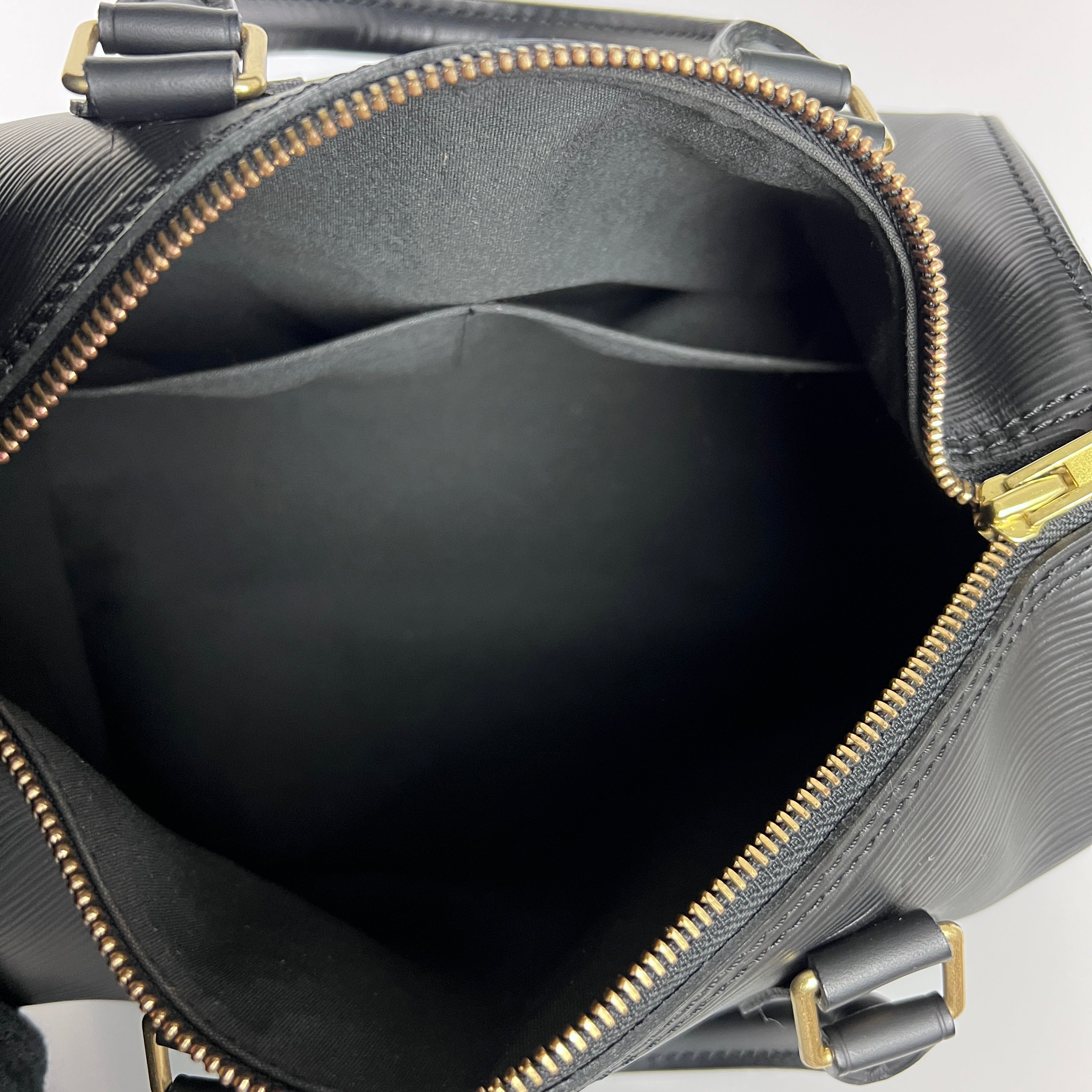 Sac à main LOUIS VUITTON Speedy 25 cuir noir