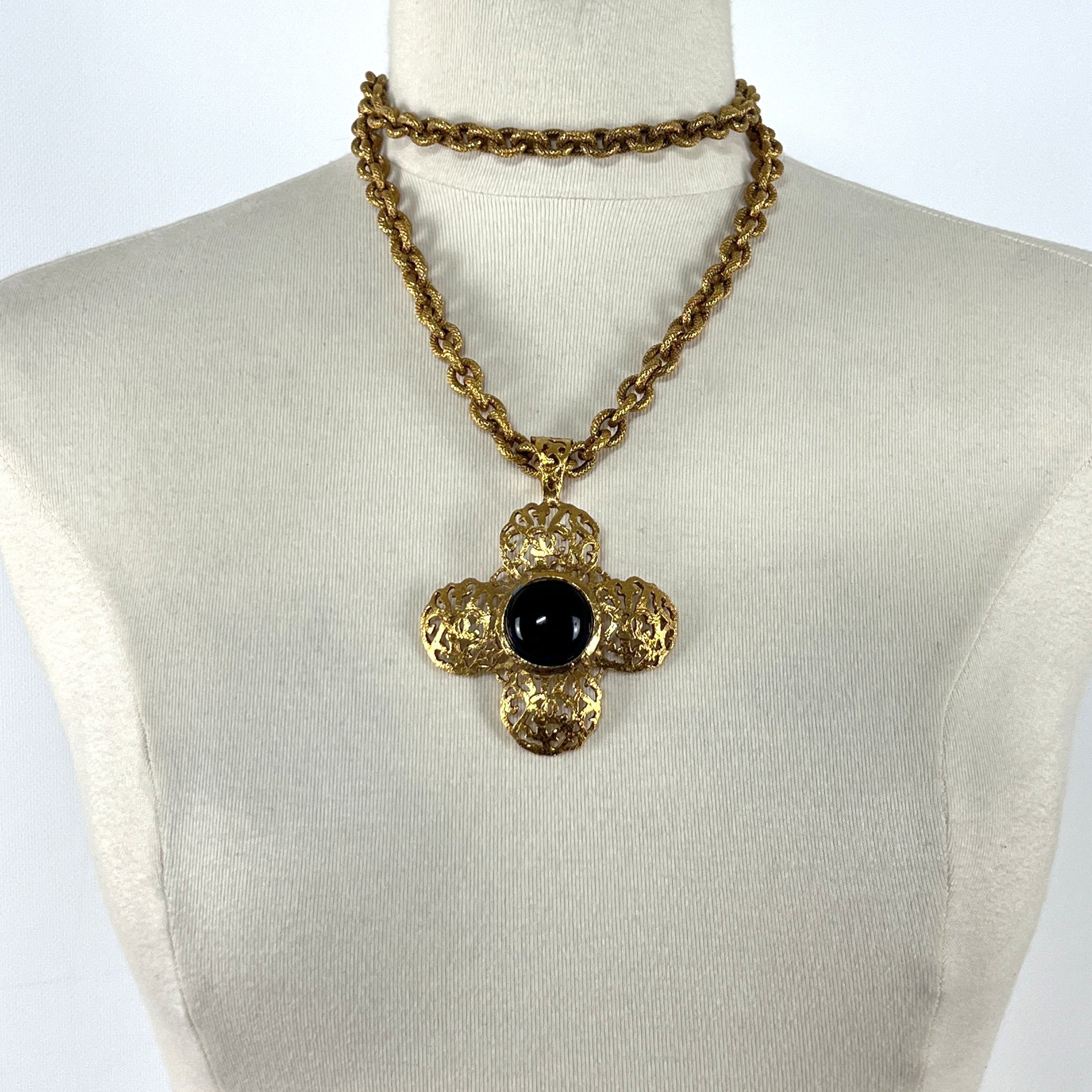 Collier CHANEL Coco Mark Croix plaqué or doré