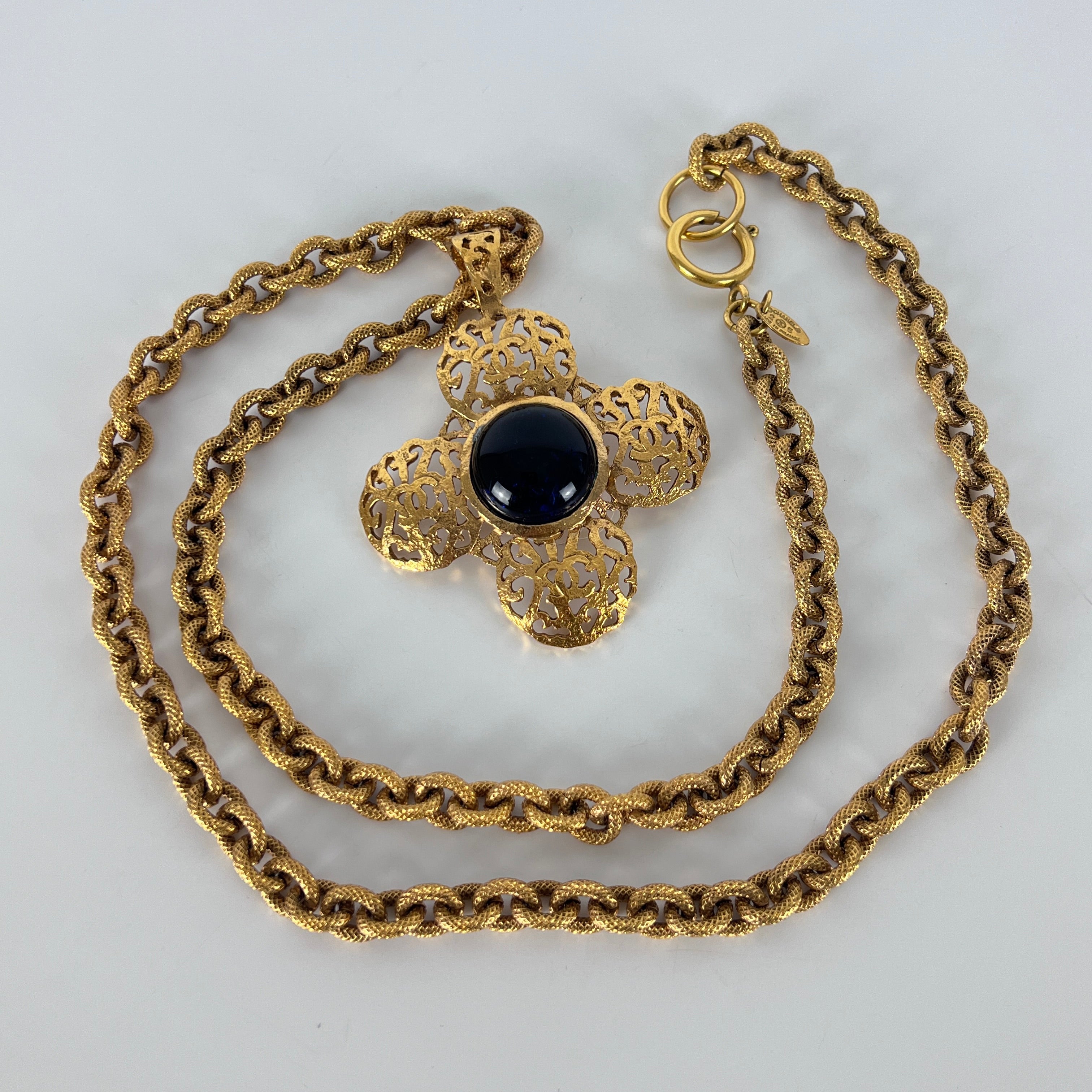 Collier CHANEL Coco Mark Croix plaqué or doré