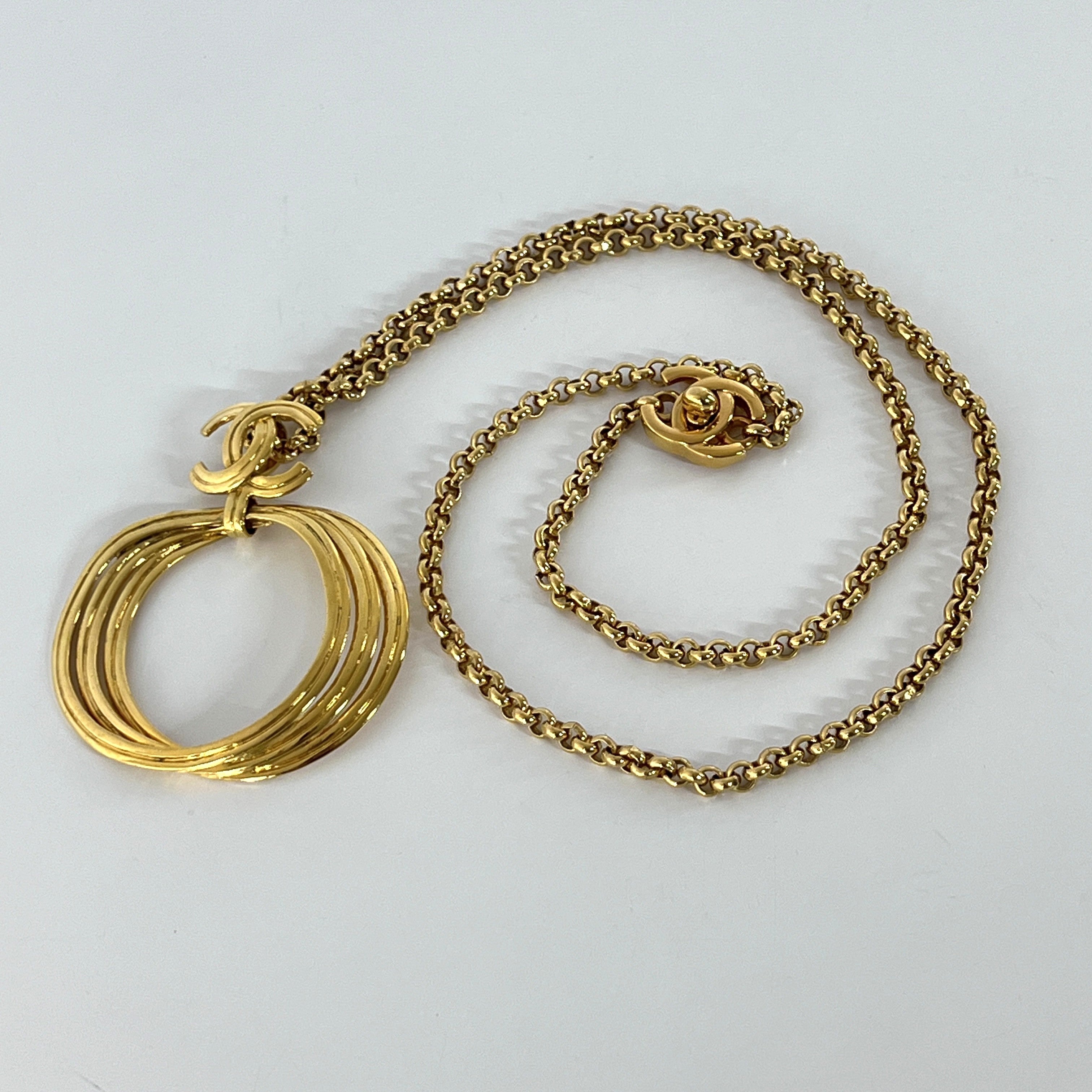 Collier CHANEL CC plaqué or doré