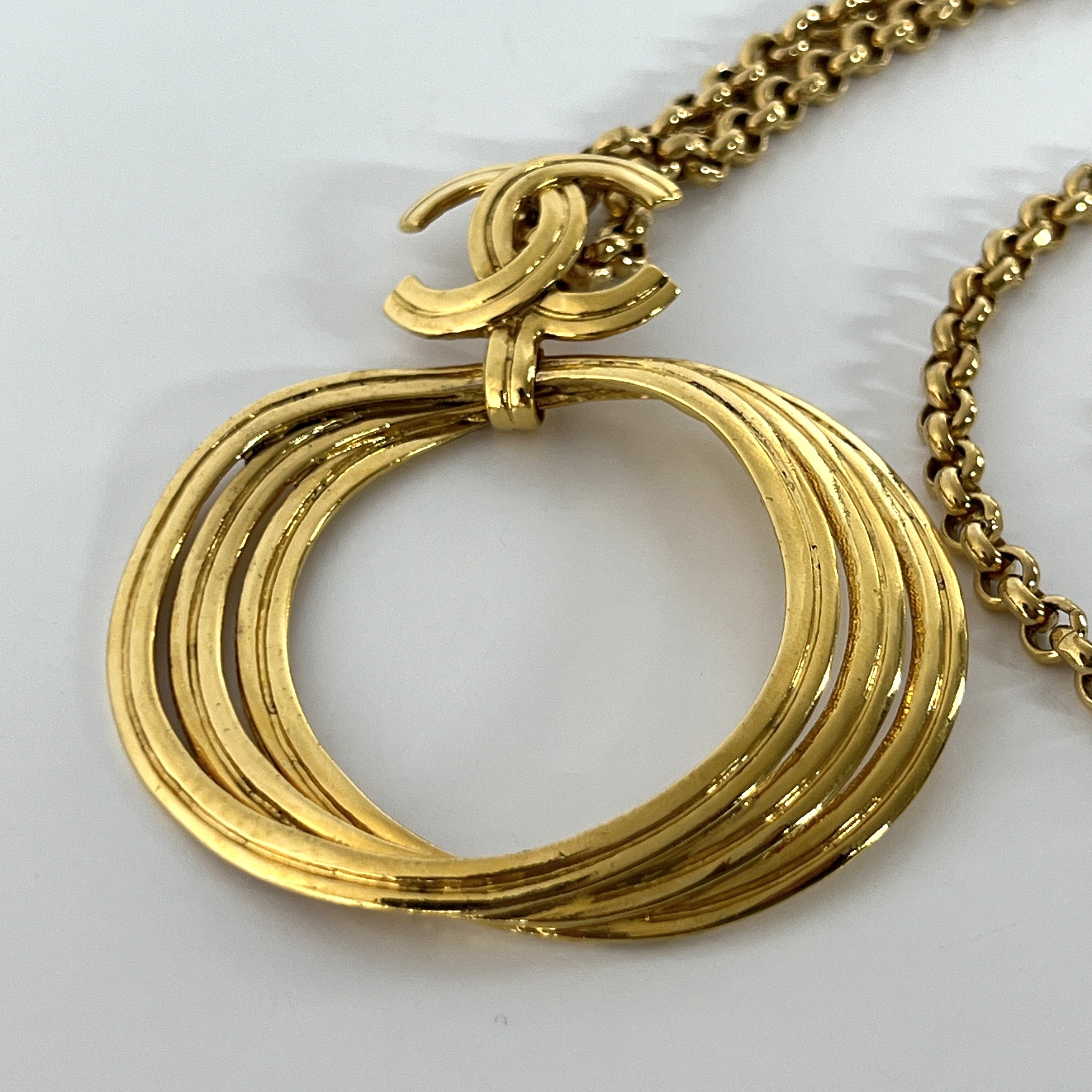 Collier CHANEL CC plaqué or doré