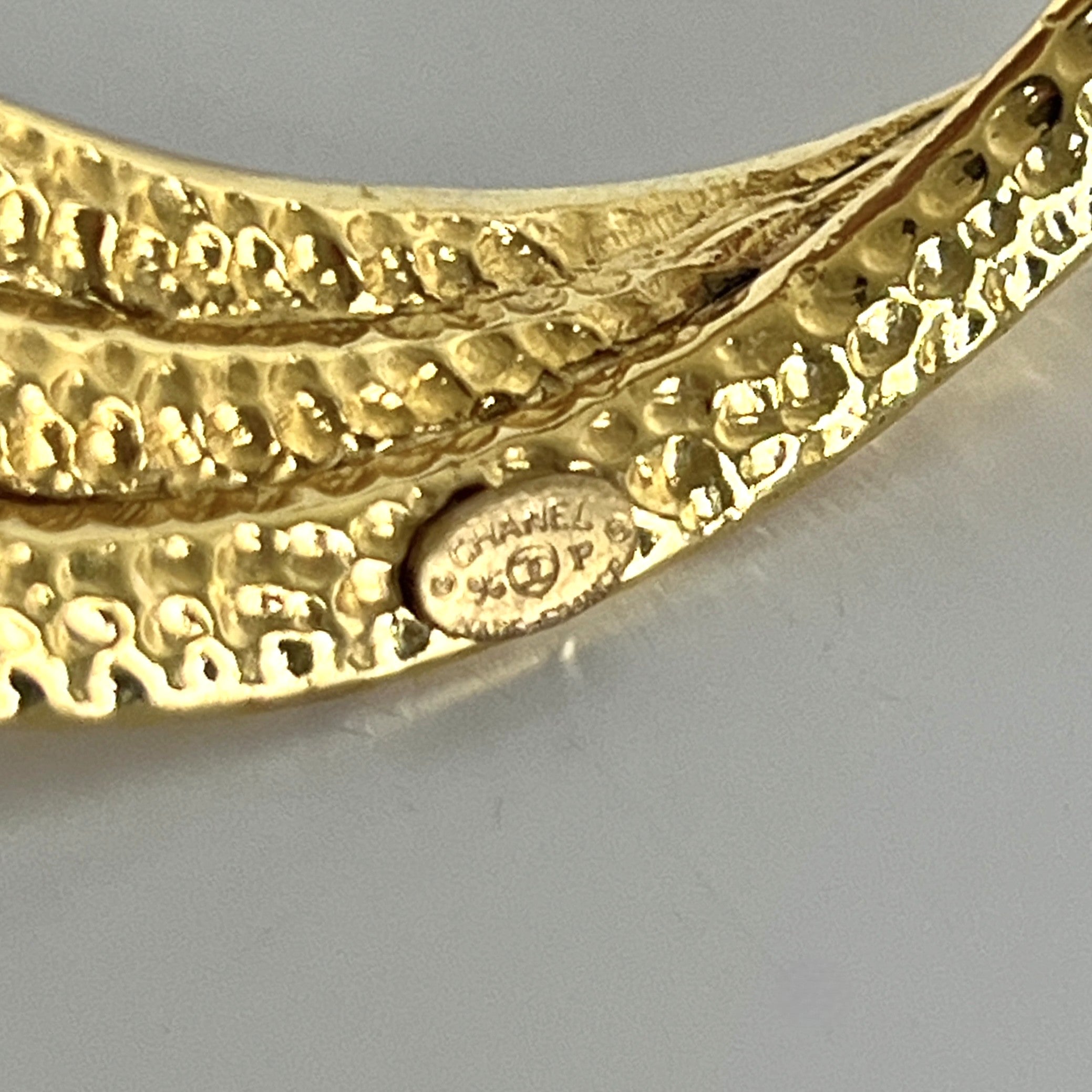 Collier CHANEL CC plaqué or doré