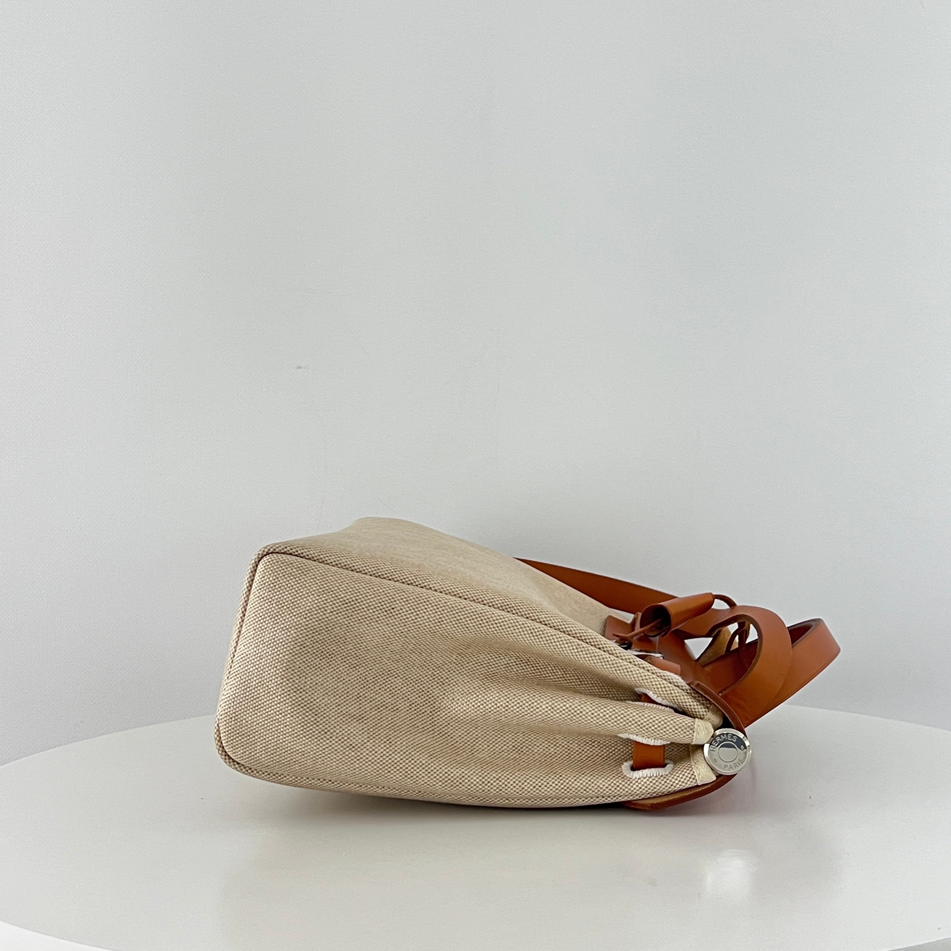 Sac à main HERMES Herbag toile et cuir marron