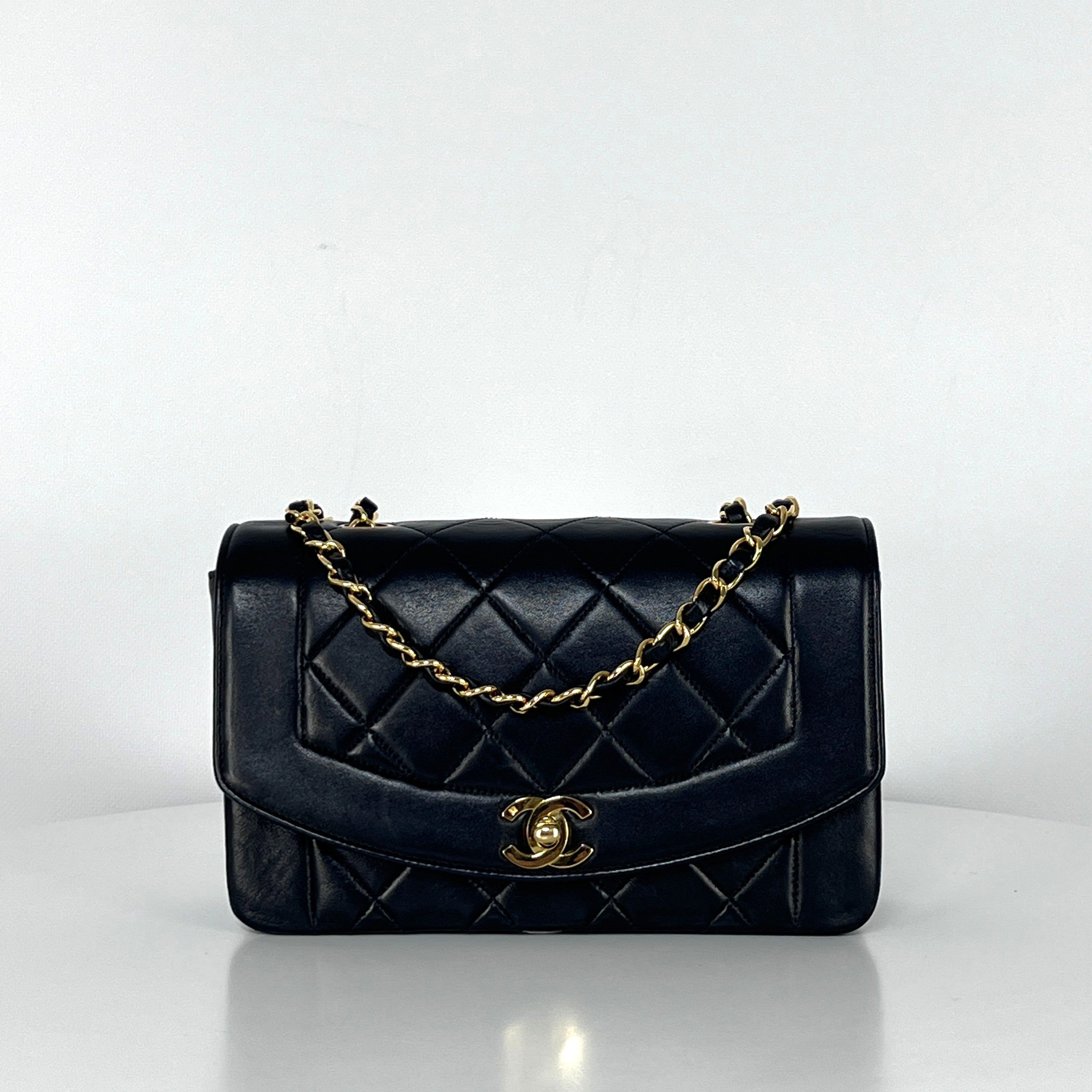 Sac à main CHANEL Diana Small cuir d'agneau noir