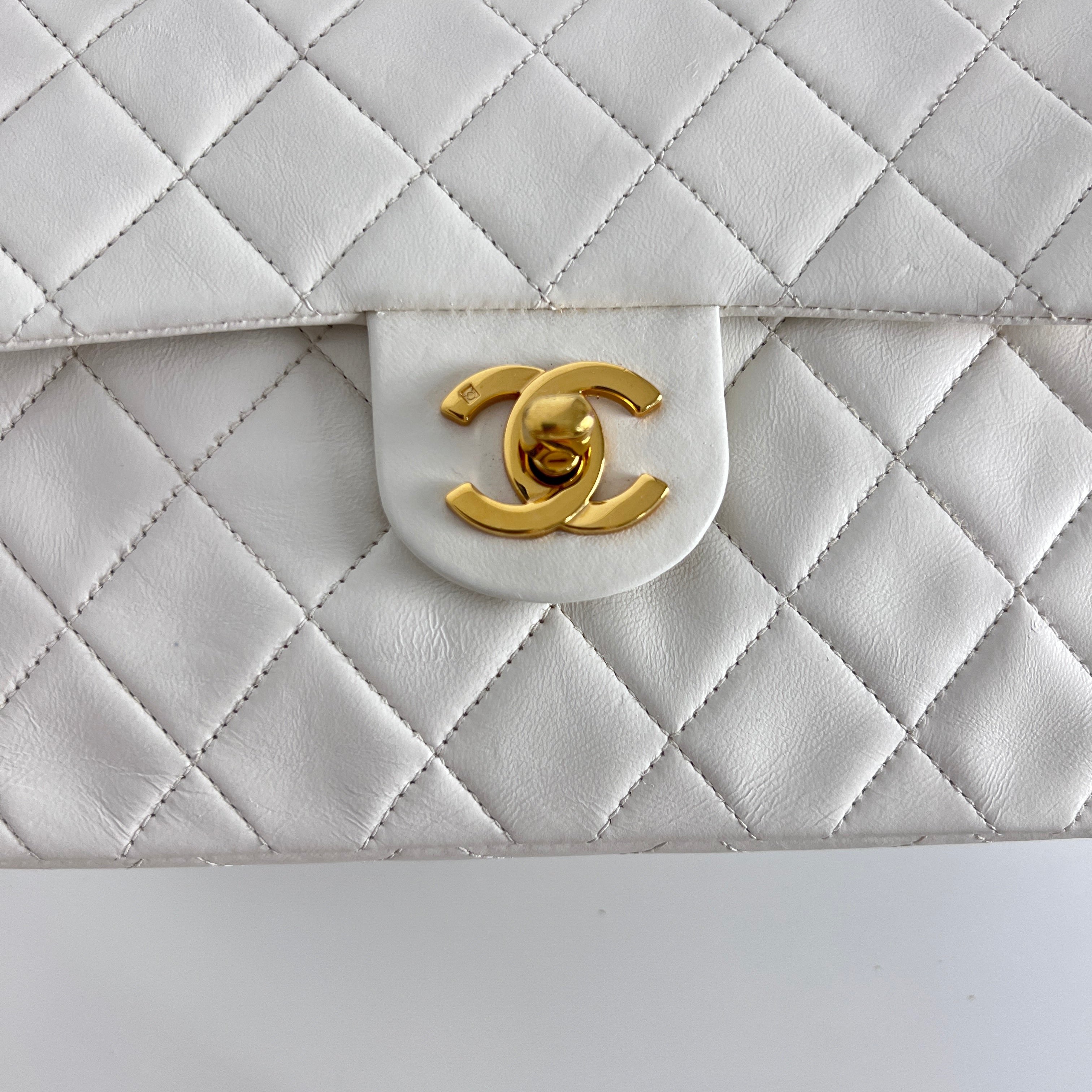 Sac à main CHANEL Timeless Classique Mini  Simple Flap cuir d'agneau blanc