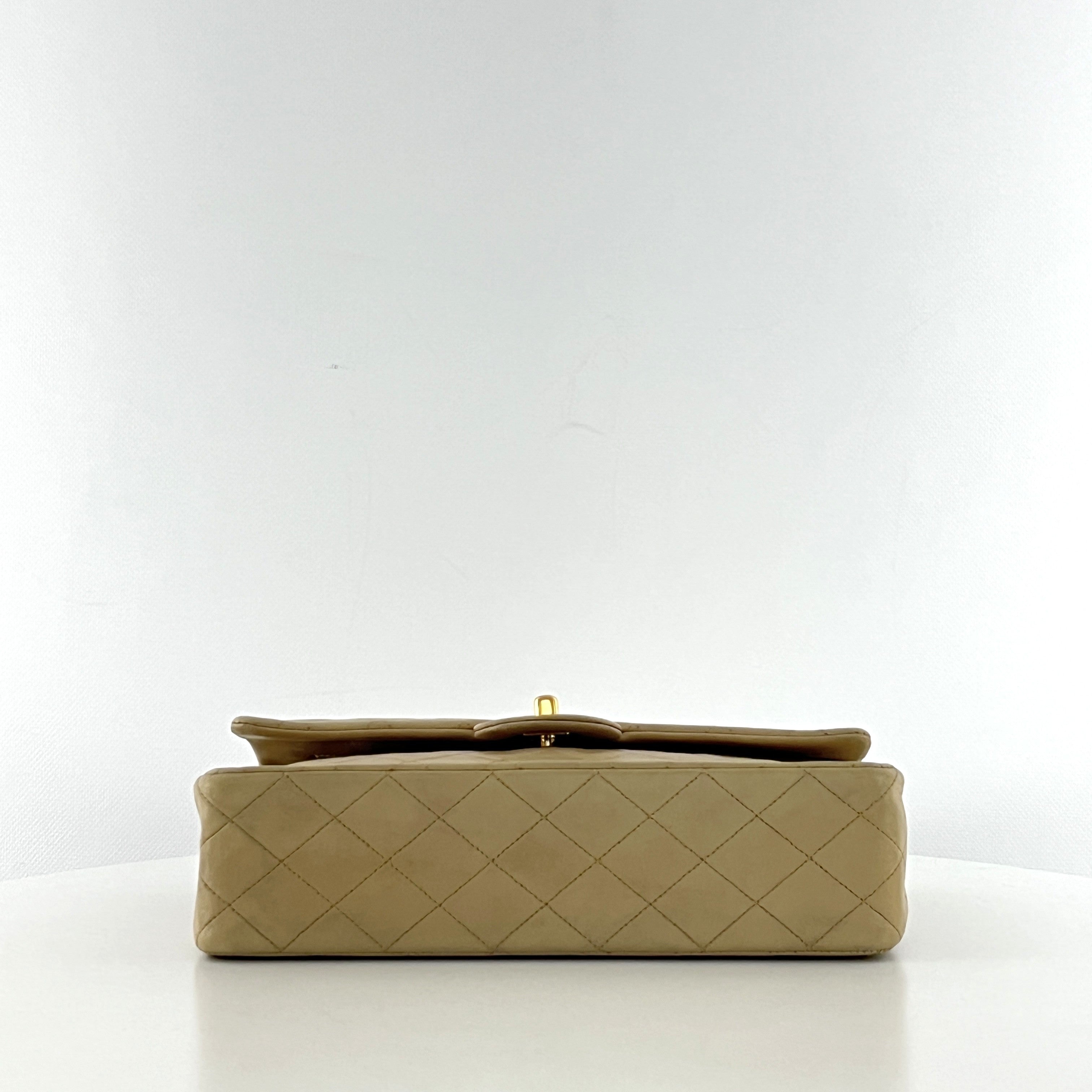 Sac à main CHANEL Timeless Classique Medium Double Flap cuir d'agneau beige