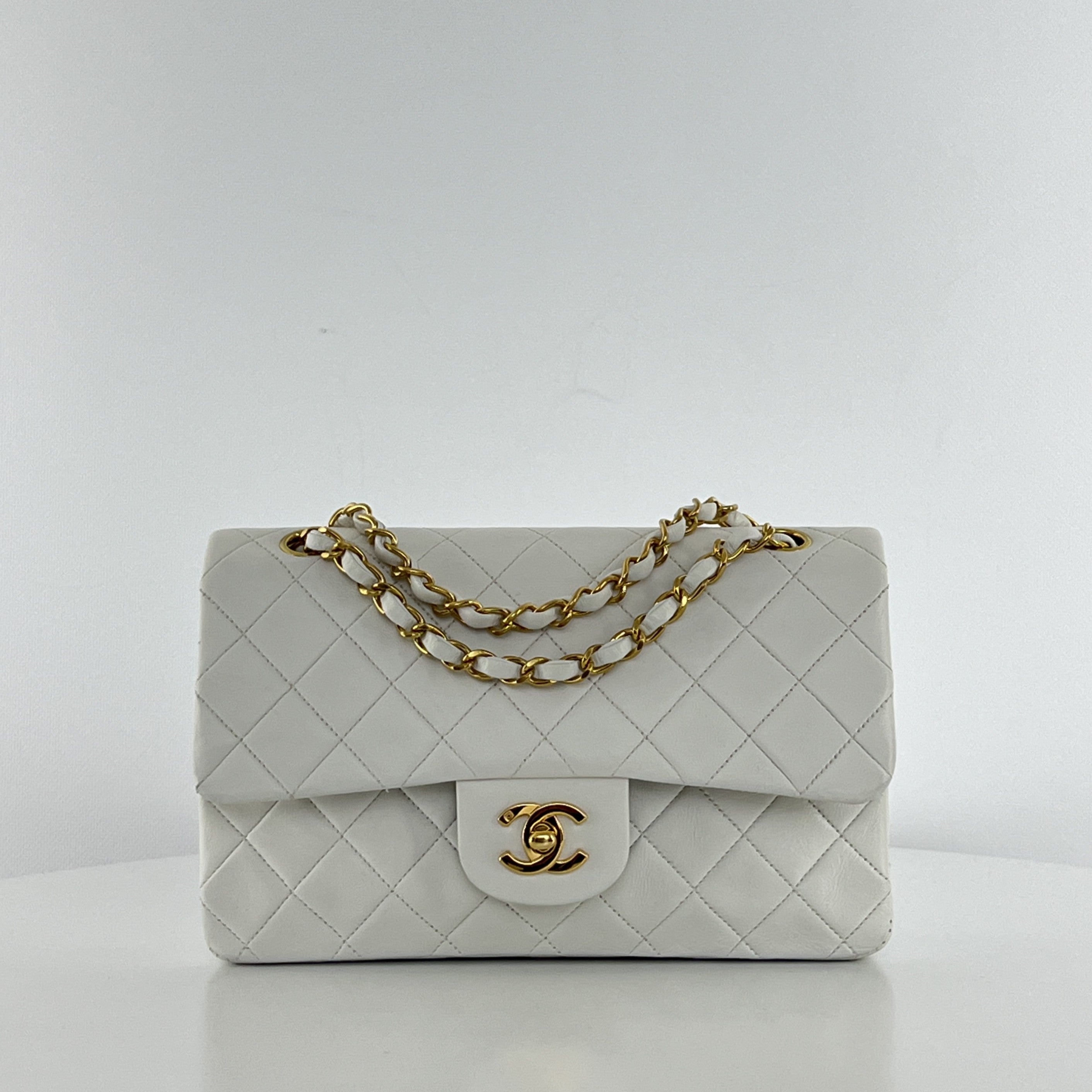 Sac à main CHANEL Timeless Classique Small Double Flap cuir d'agneau blanc