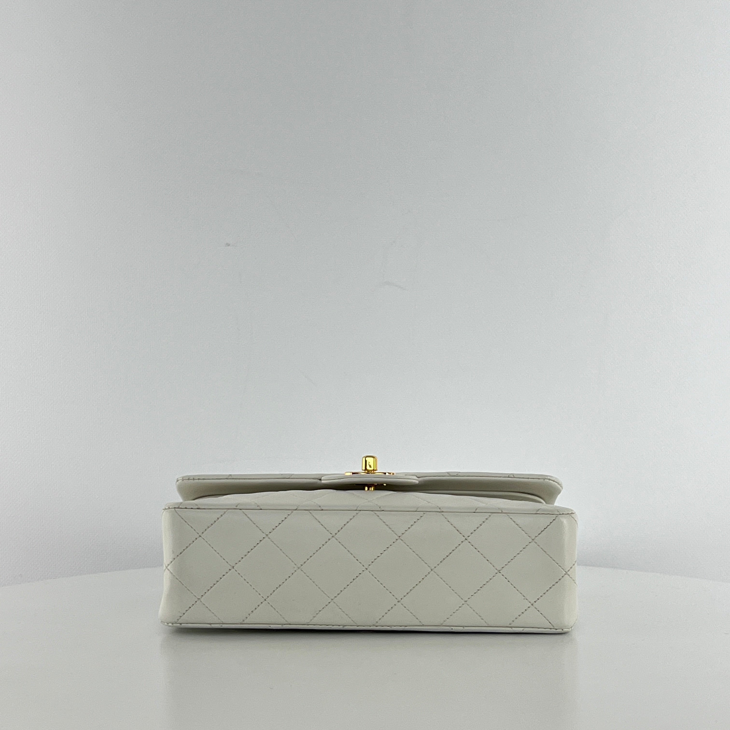 Sac à main CHANEL Timeless Classique Small Double Flap cuir d'agneau blanc