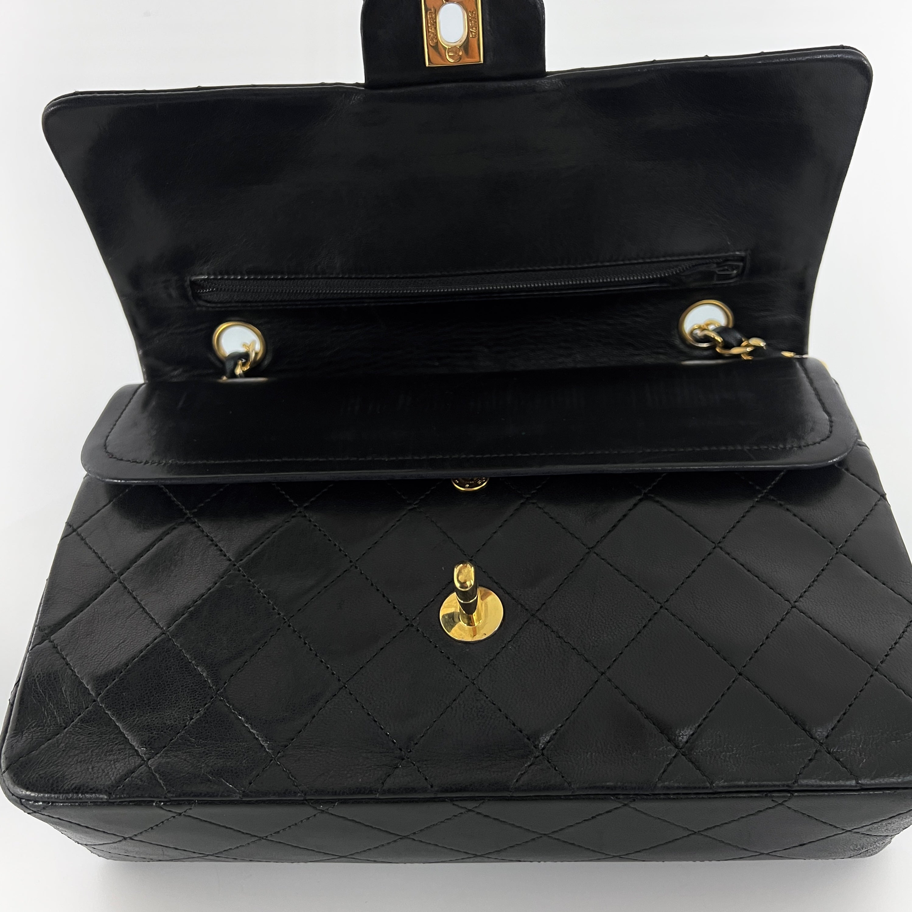 Sac à main CHANEL Timeless Classique Medium Double Flap cuir d'agneau noir