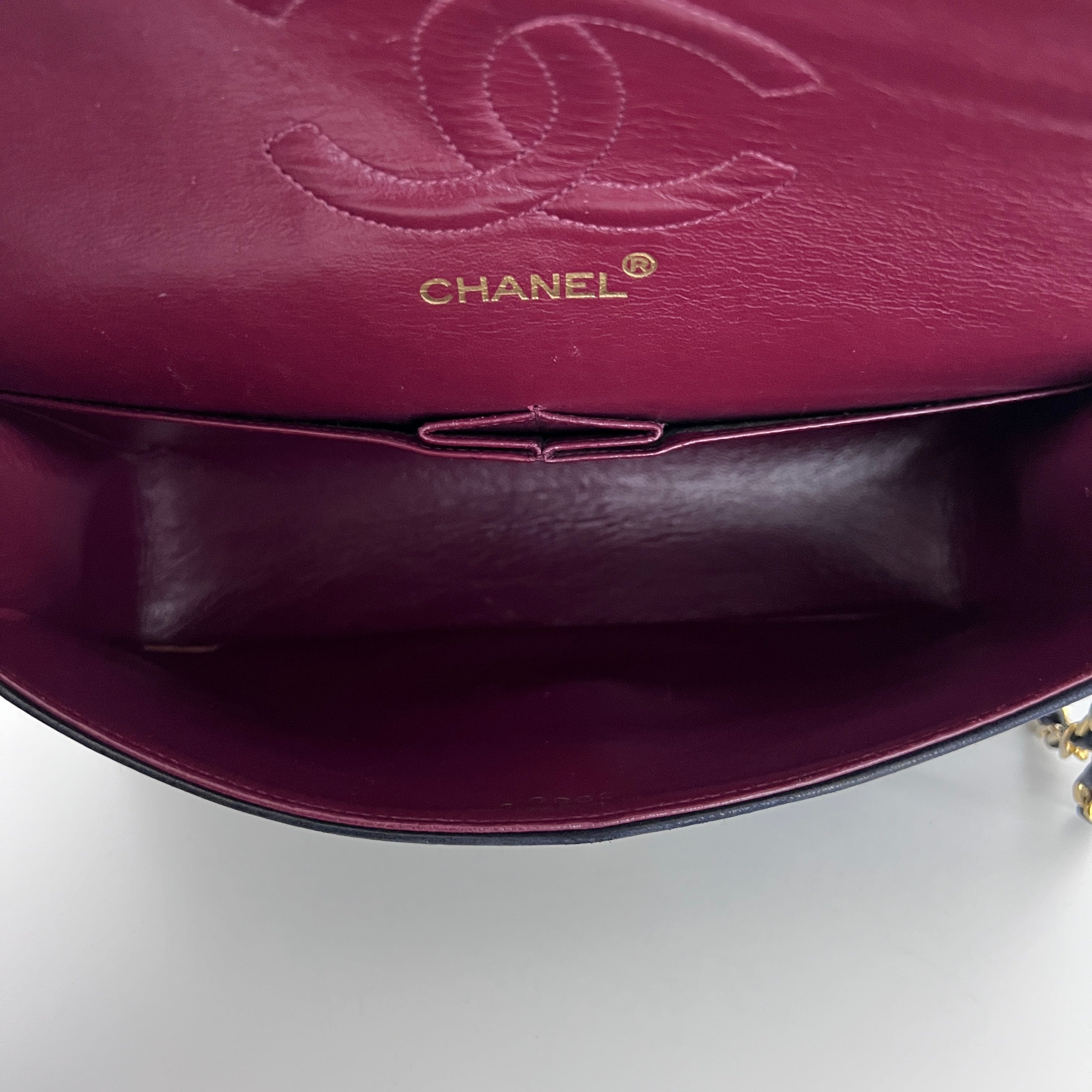 Sac à main CHANEL Timeless Classique Medium Double Flap cuir d'agneau noir