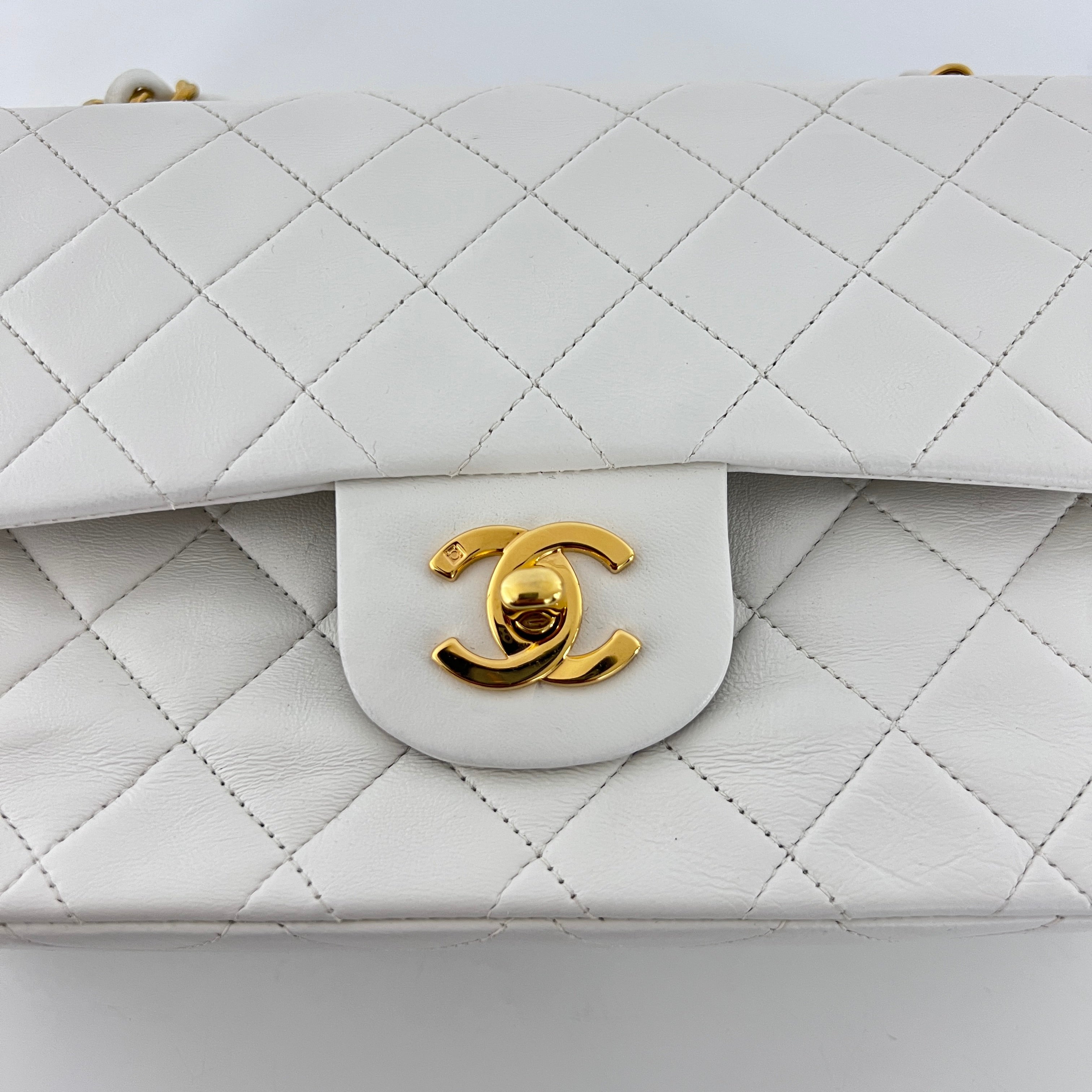 Sac à main CHANEL Timeless Classique Small Double Flap cuir d'agneau blanc