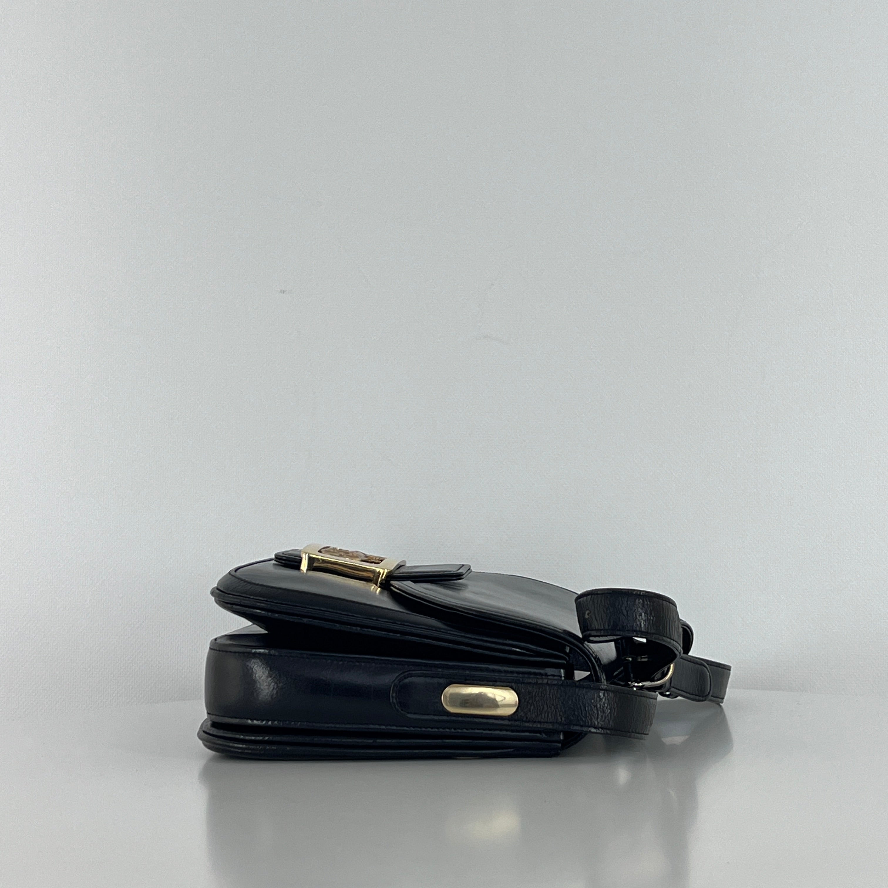 Sac à main CELINE Triomphe cuir noir