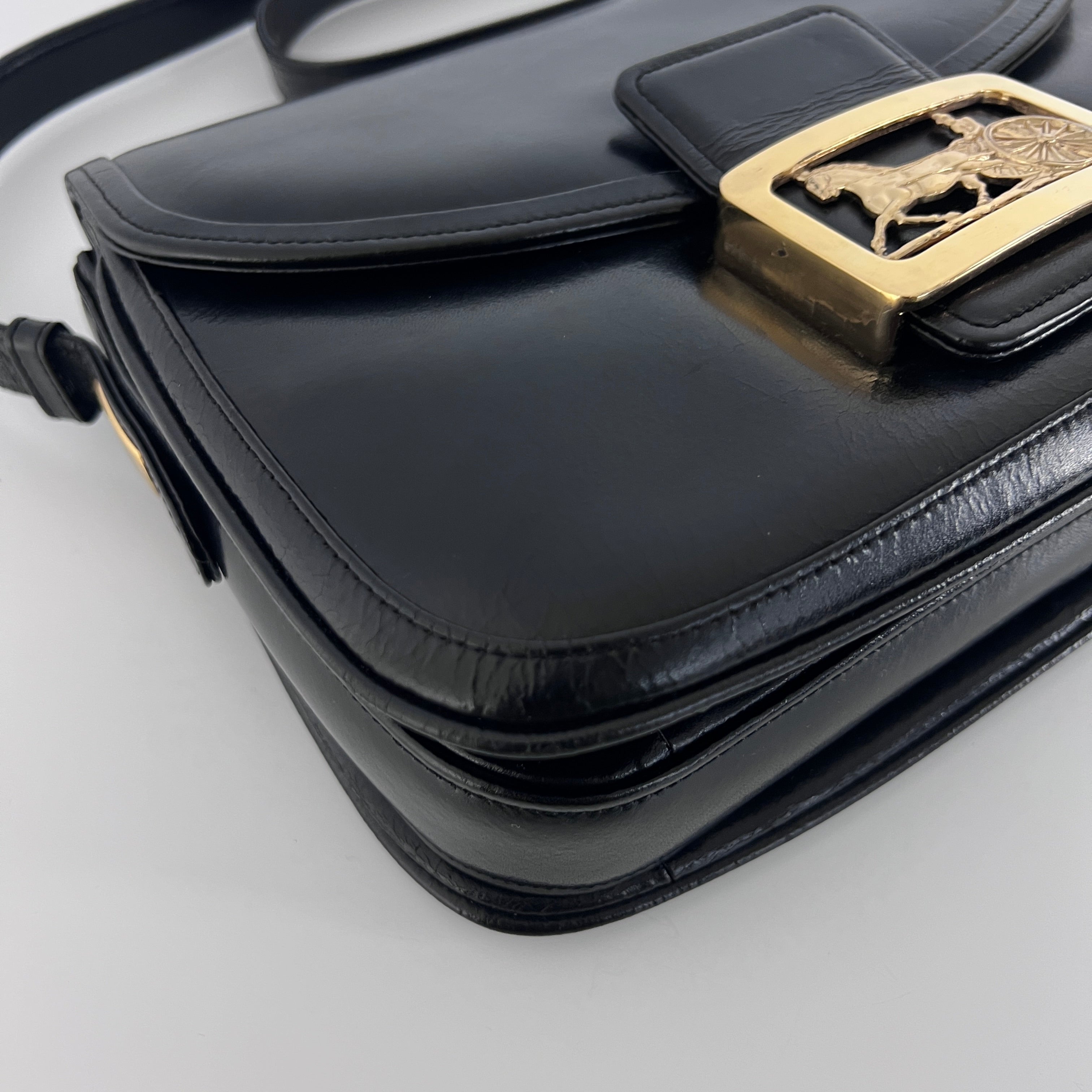 Sac à main CELINE Triomphe cuir noir
