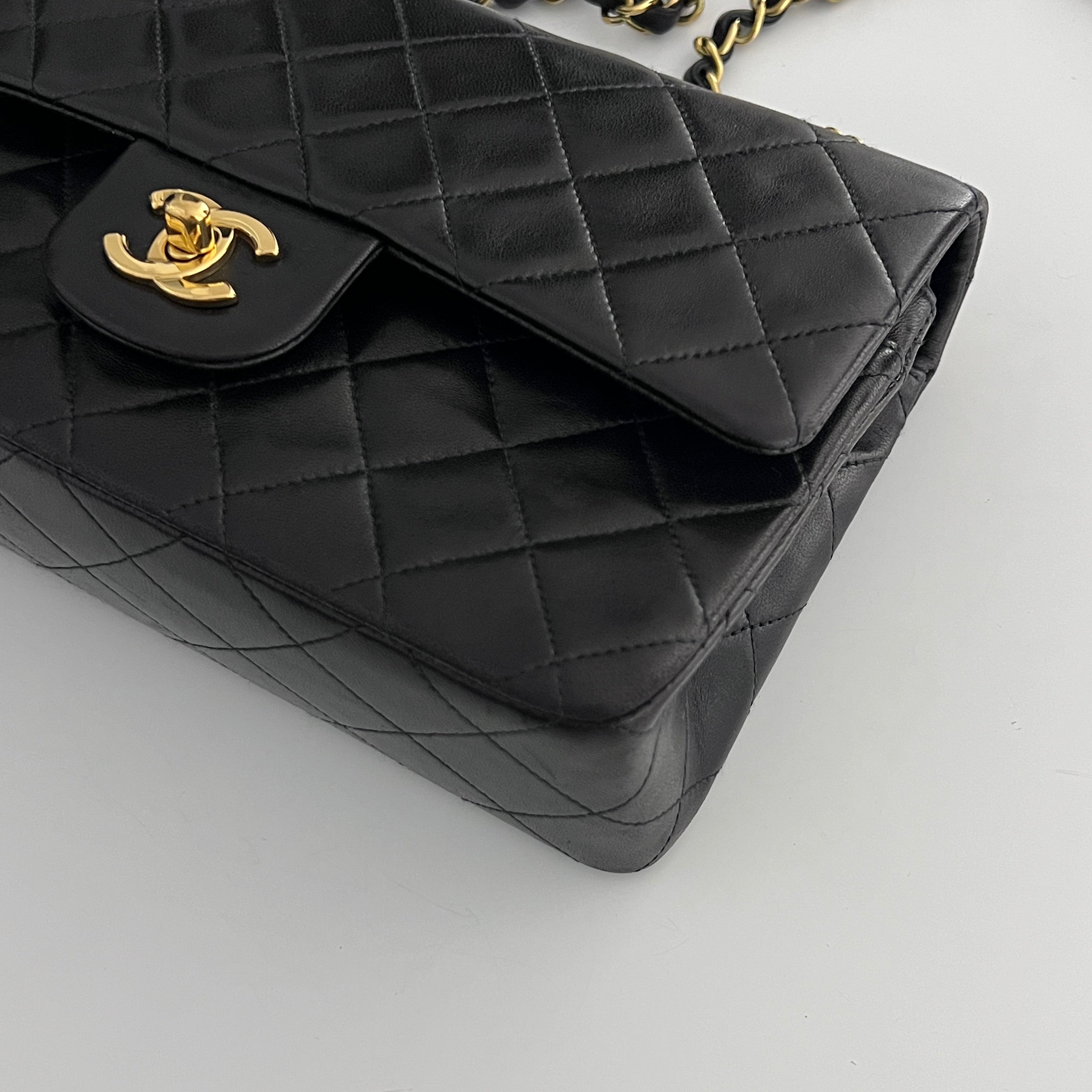 Sac à main CHANEL Timeless Classique Small Double Flap cuir d'agneau noir