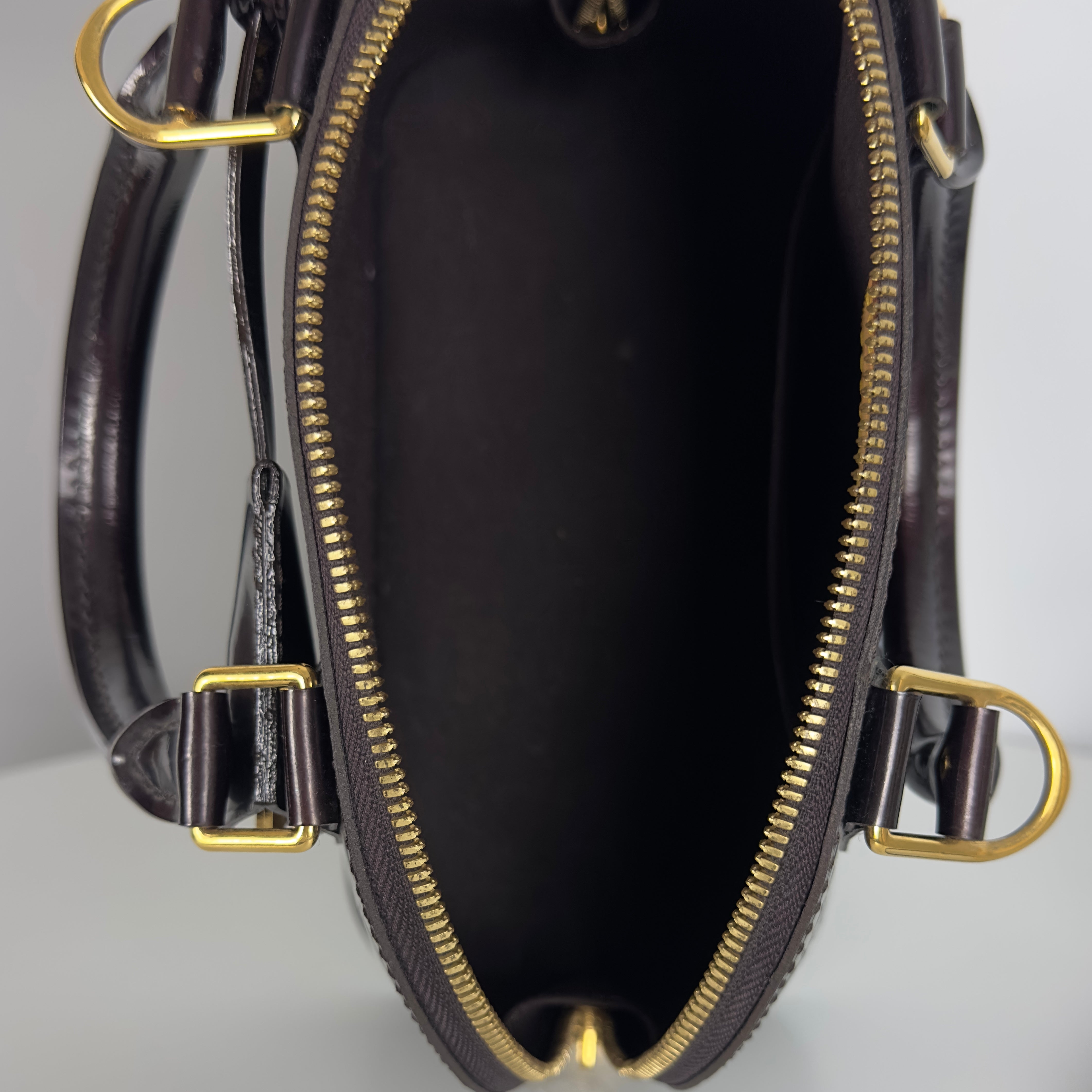 Sac à main LOUIS VUITTON Alma BB cuir verni violet