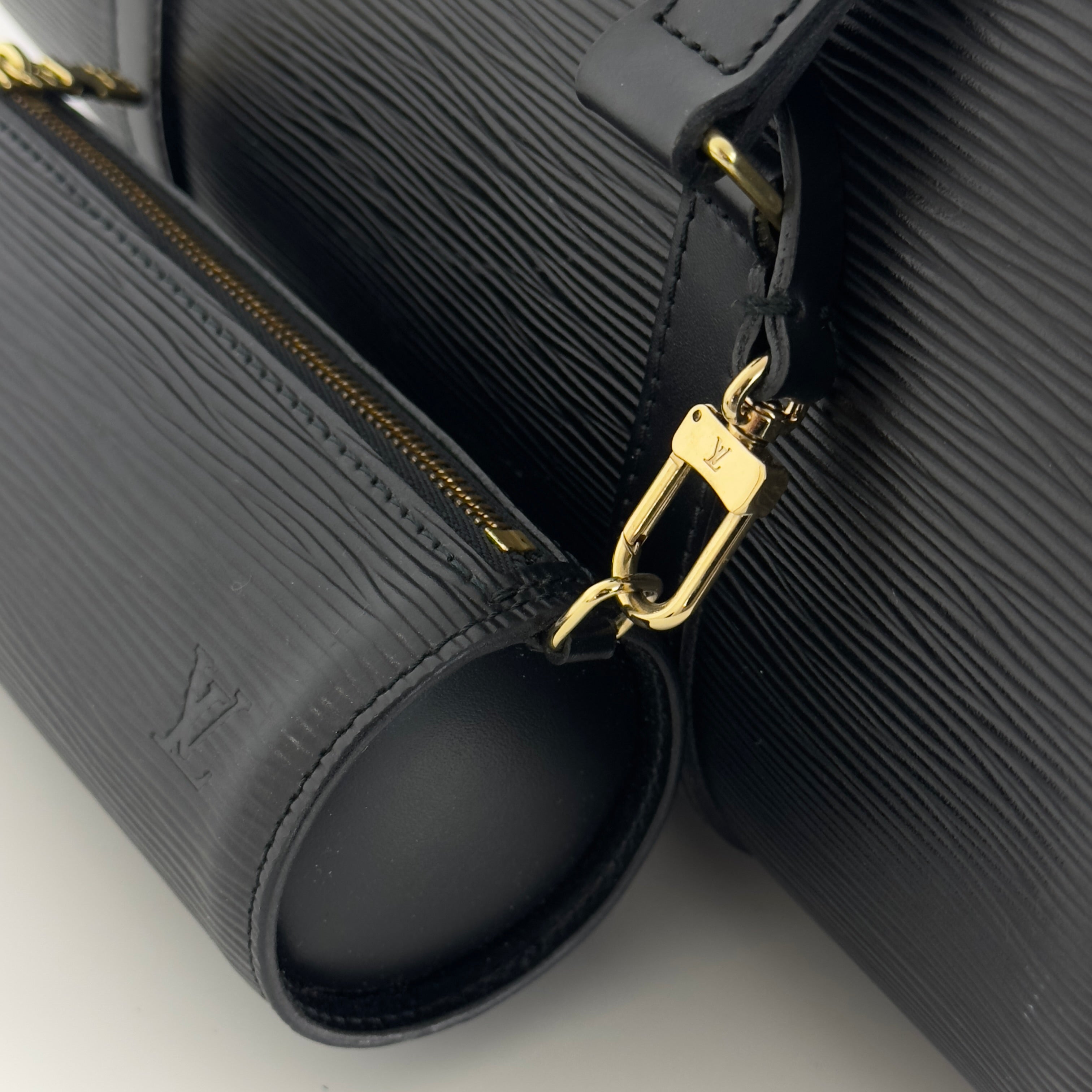 Sac à main LOUIS VUITTON Soufflot cuir épi noir