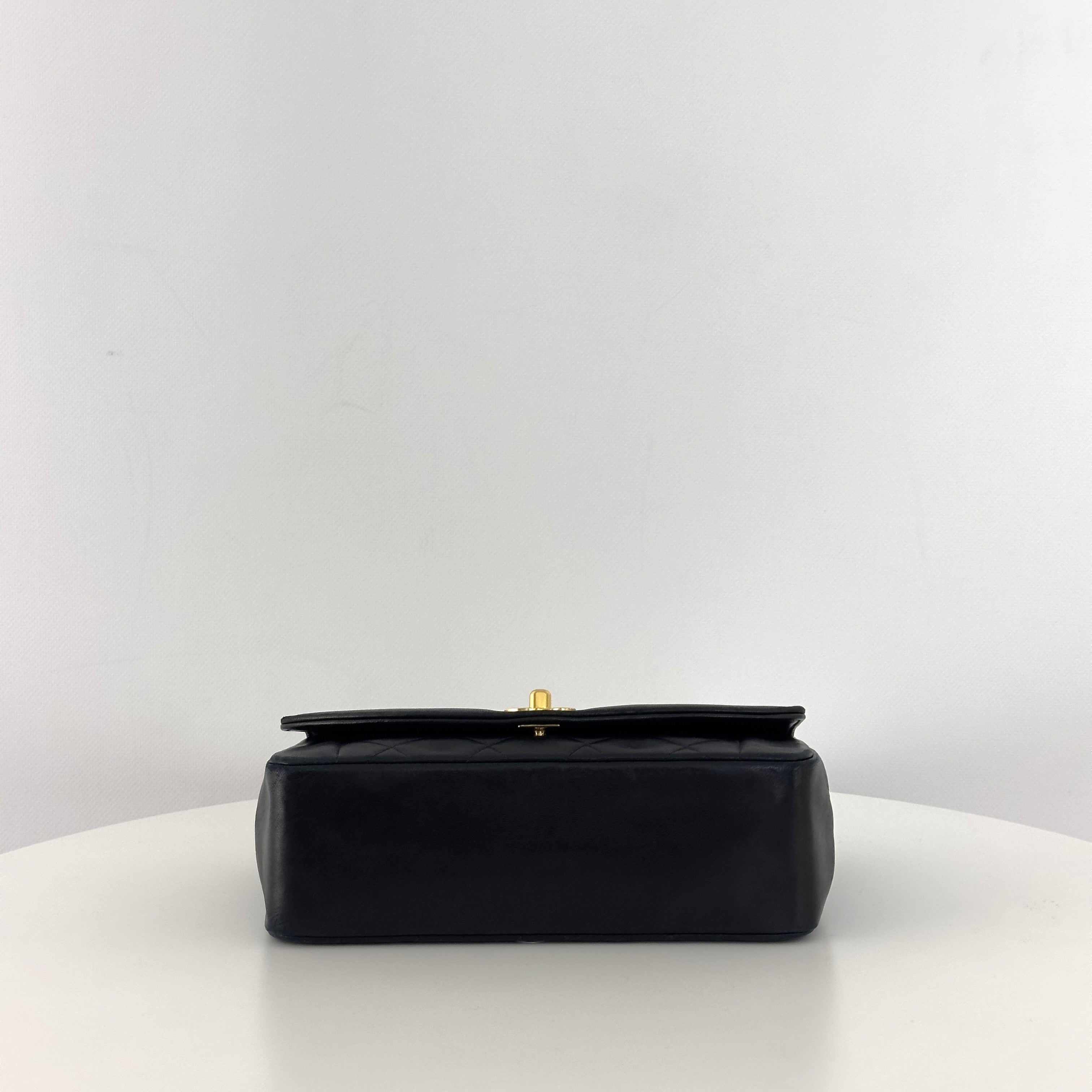 Sac à main CHANEL Diana Small cuir d'agneau noir