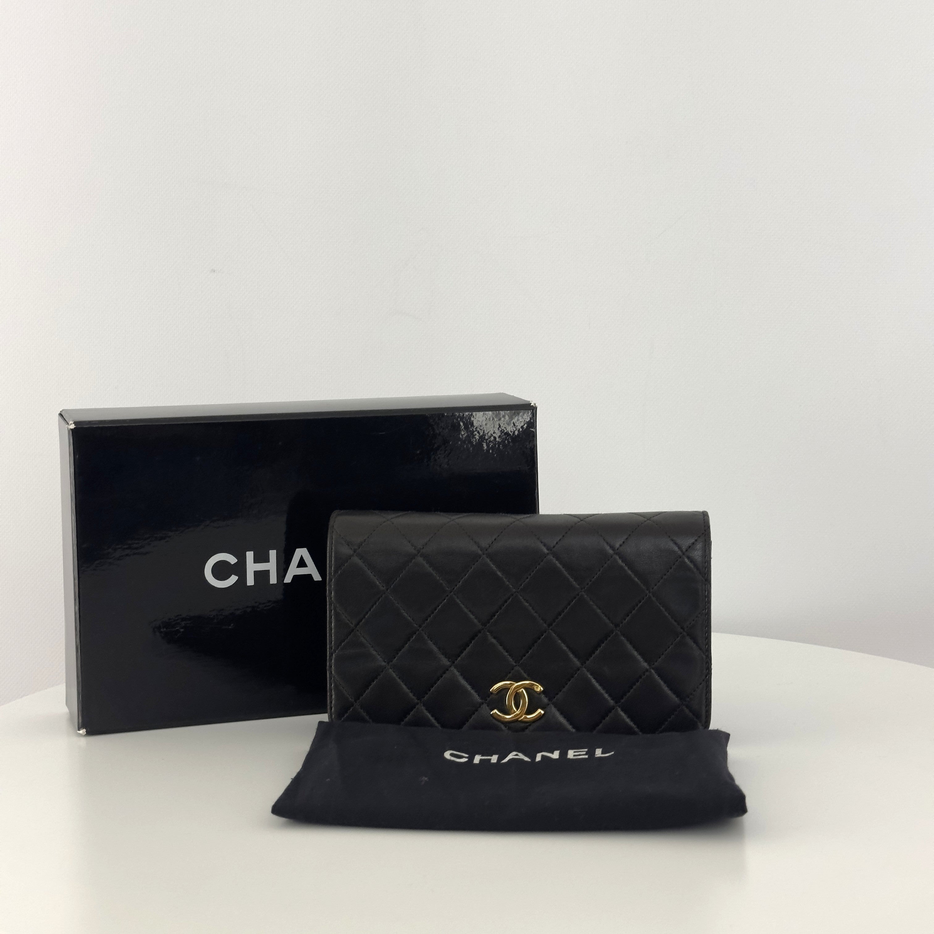 Sac à main CHANEL Timeless WOC Mini cuir d'agneau noir