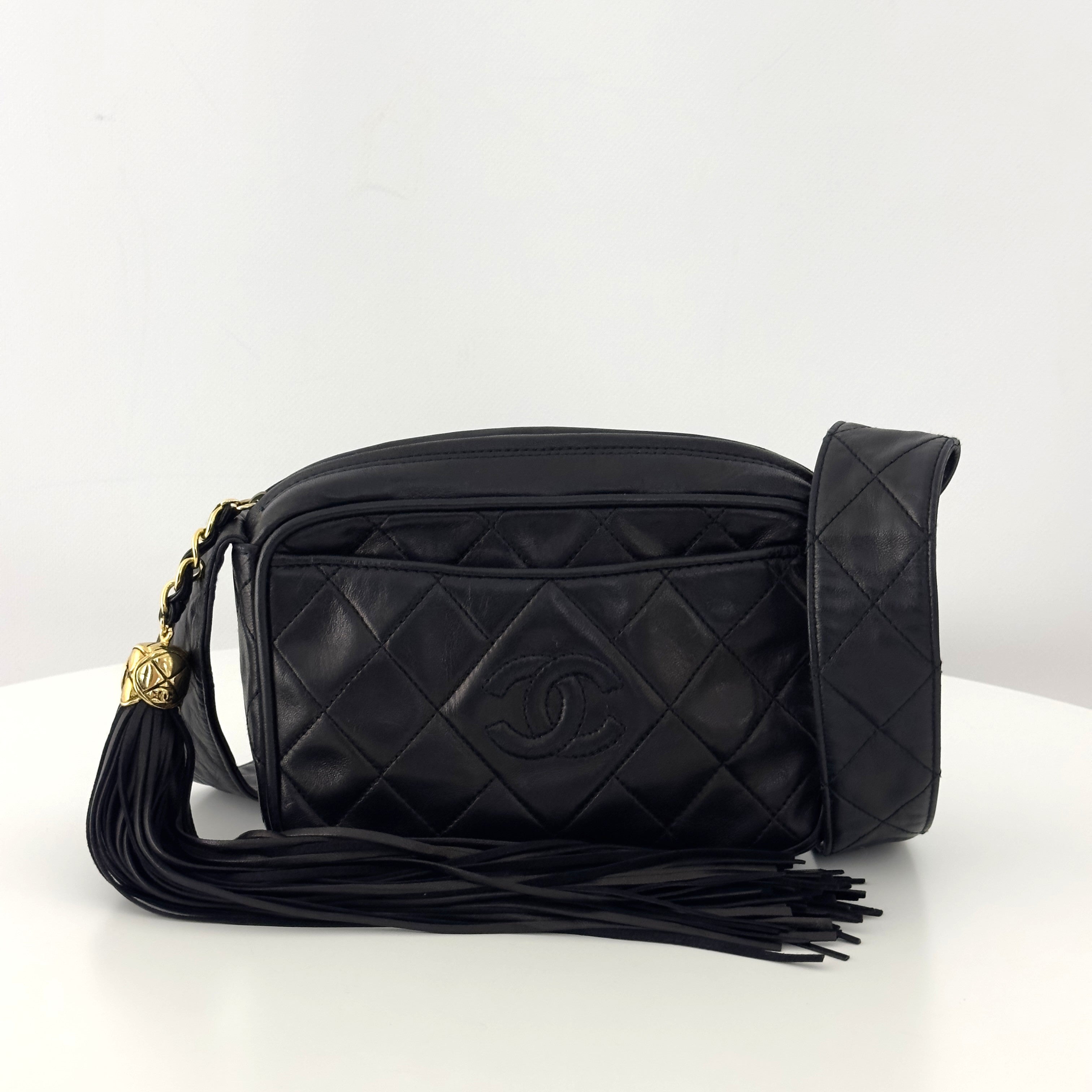 Sac à main CHANEL Camera Mini cuir d'agneau noir