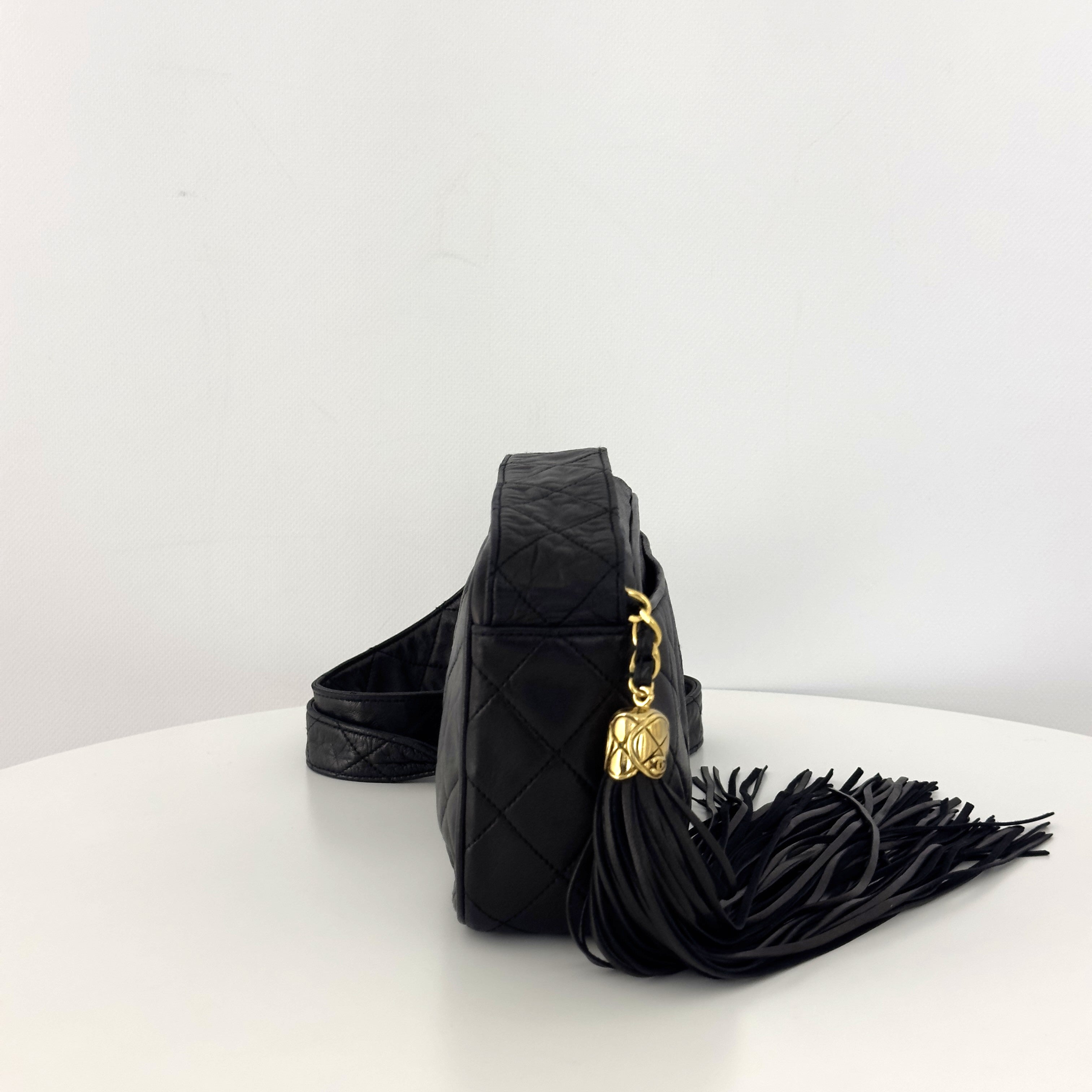 Sac à main CHANEL Camera Mini cuir d'agneau noir