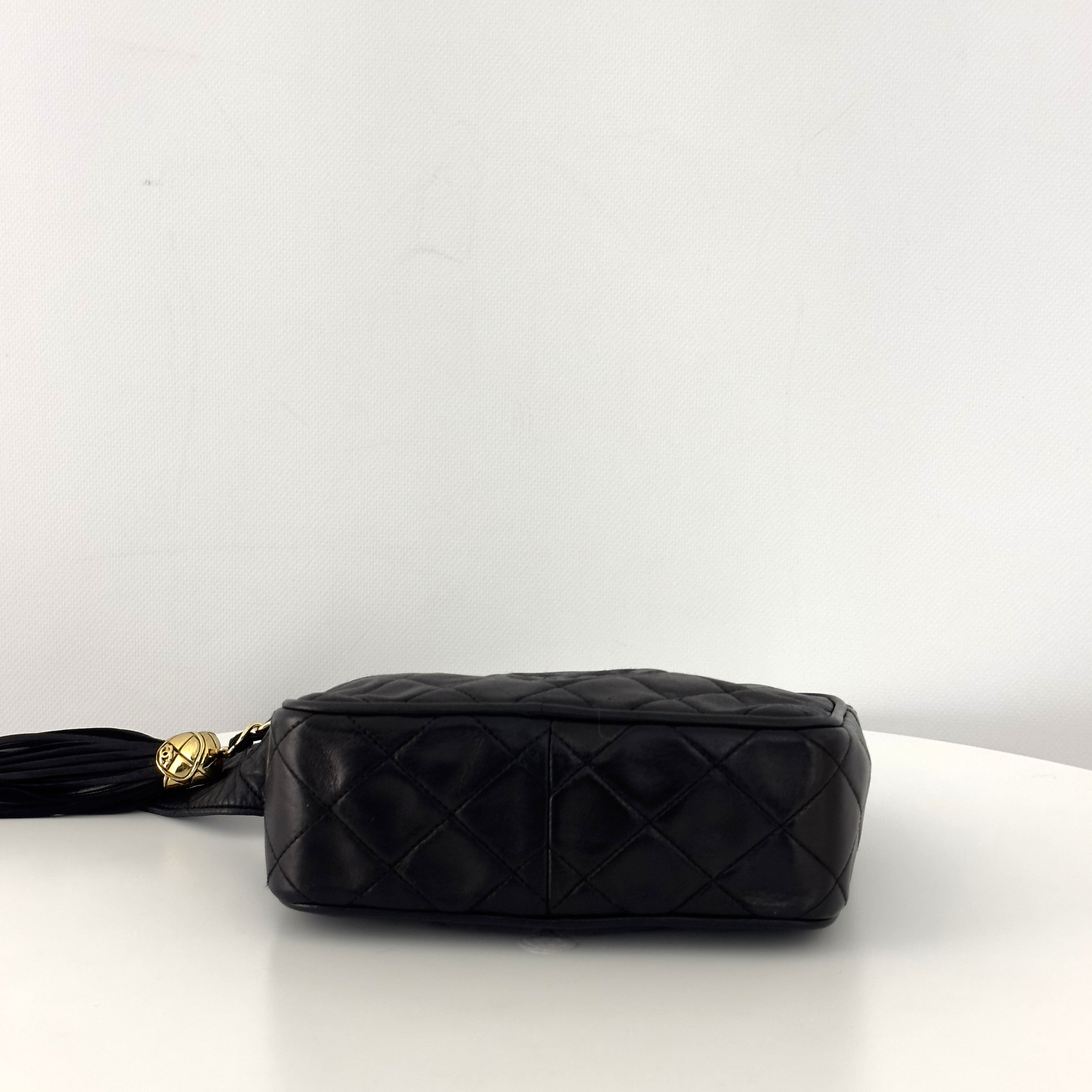 Sac à main CHANEL Camera Mini cuir d'agneau noir