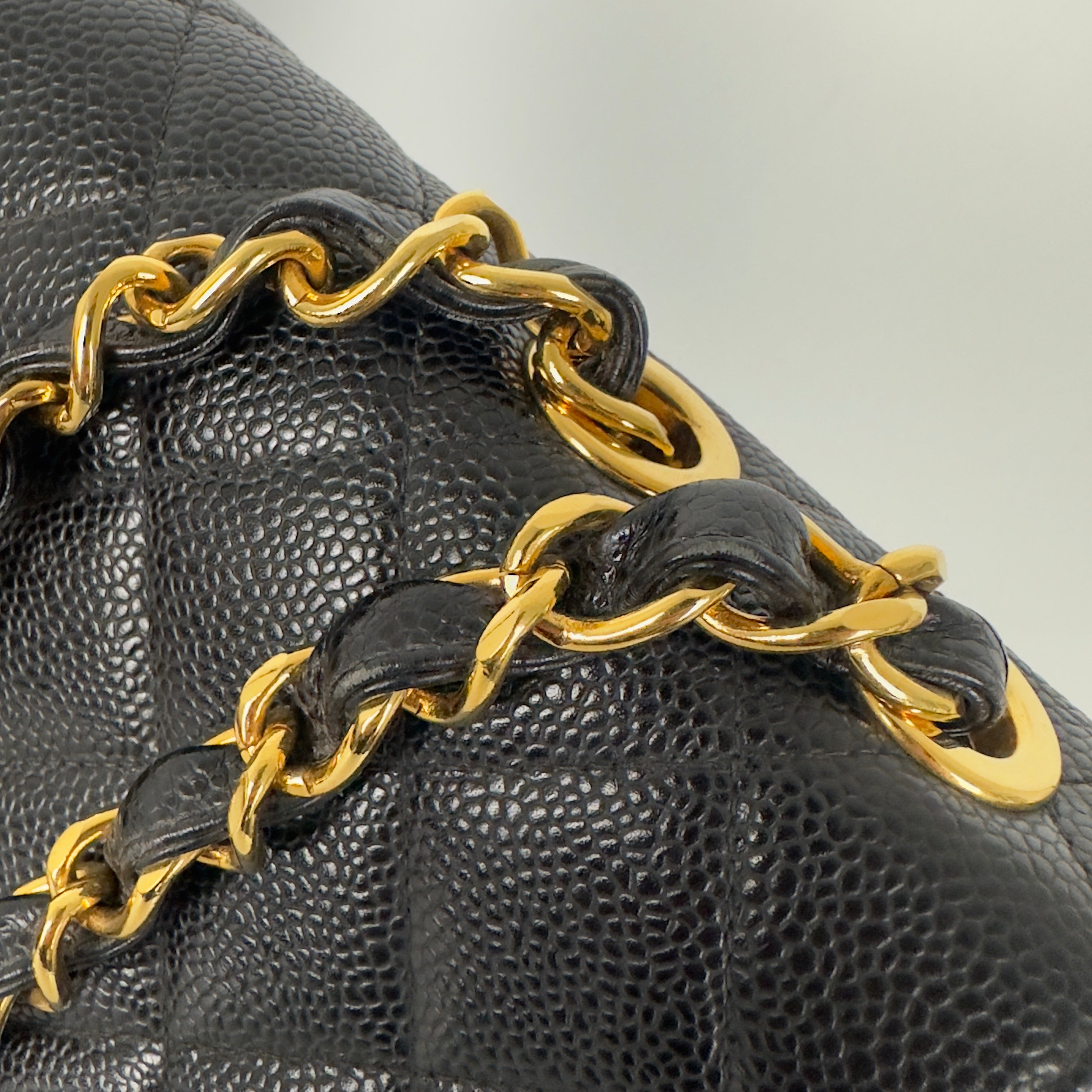 Sac à main CHANEL Timeless Classique Jumbo Single Flap cuir caviar noir