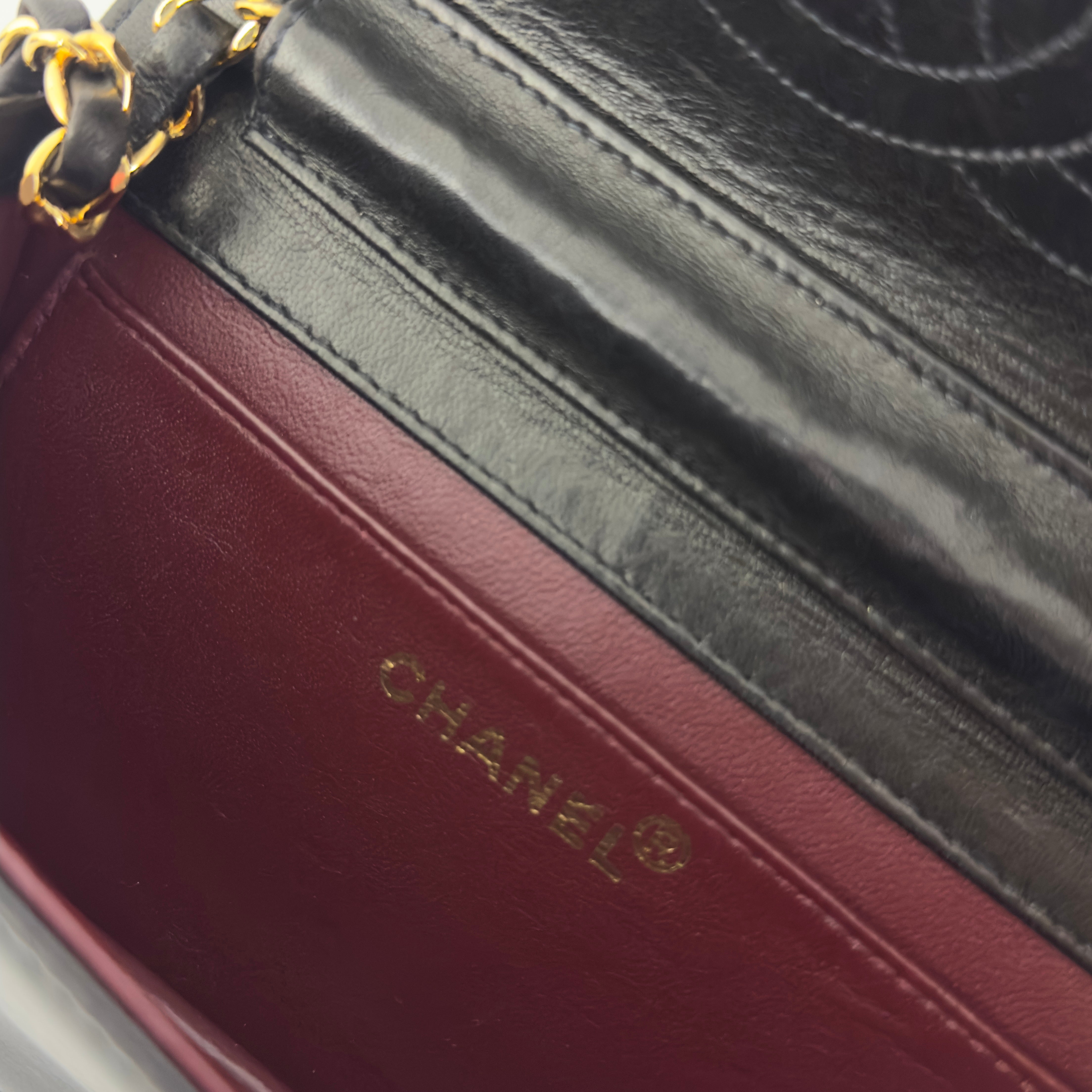 Sac à main CHANEL Timeless WOC Mini cuir d'agneau noir