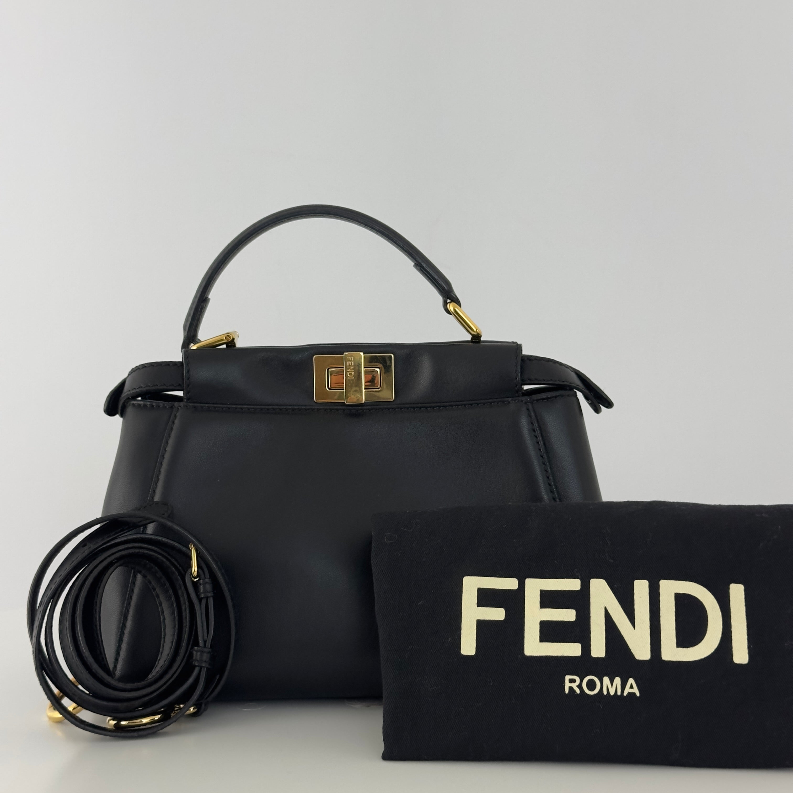 Sac à main FENDI Mini Peekaboo cuir noir