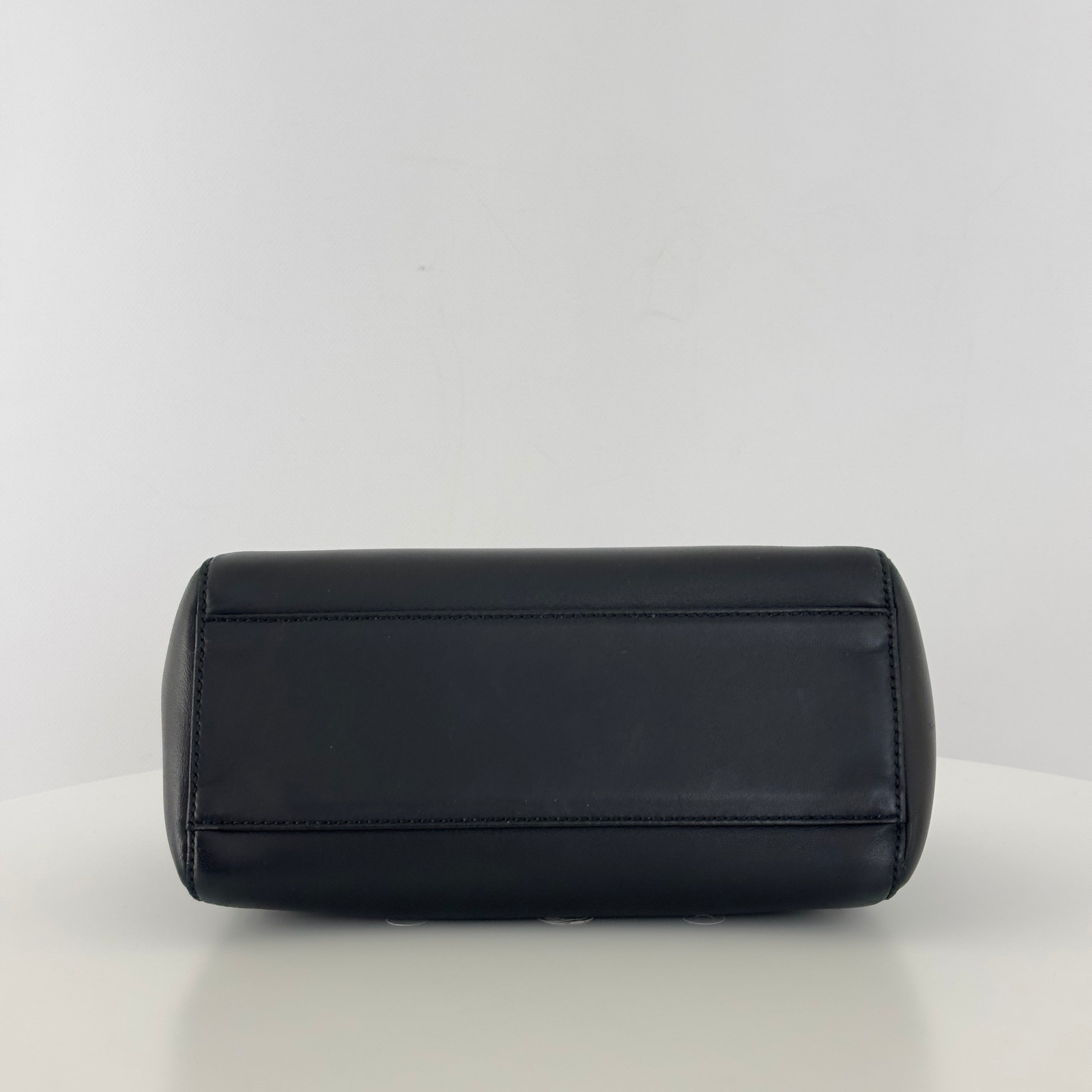 Sac à main FENDI Mini Peekaboo cuir noir