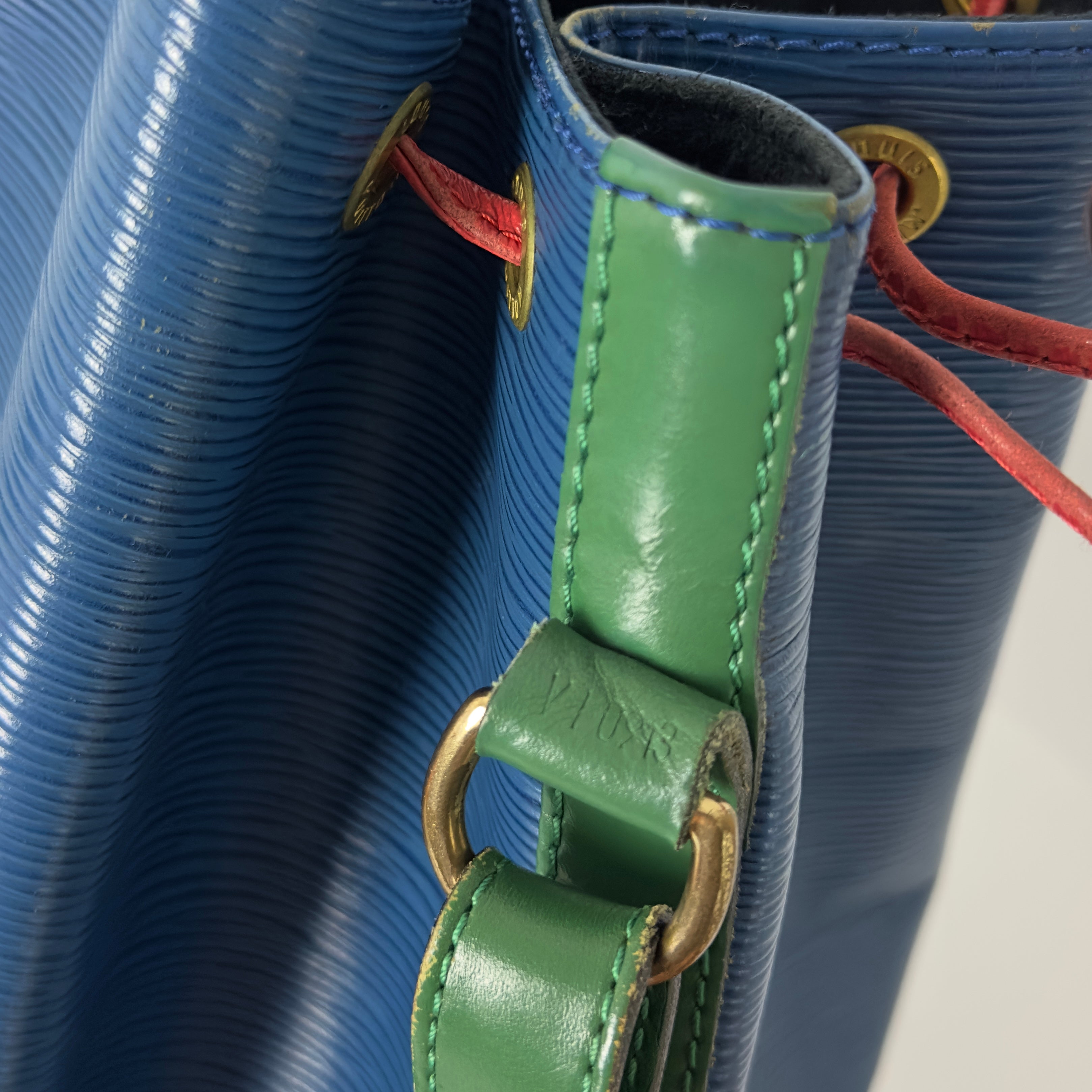 Sac à main LOUIS VUITTON Noé Grand cuir épi tricolore