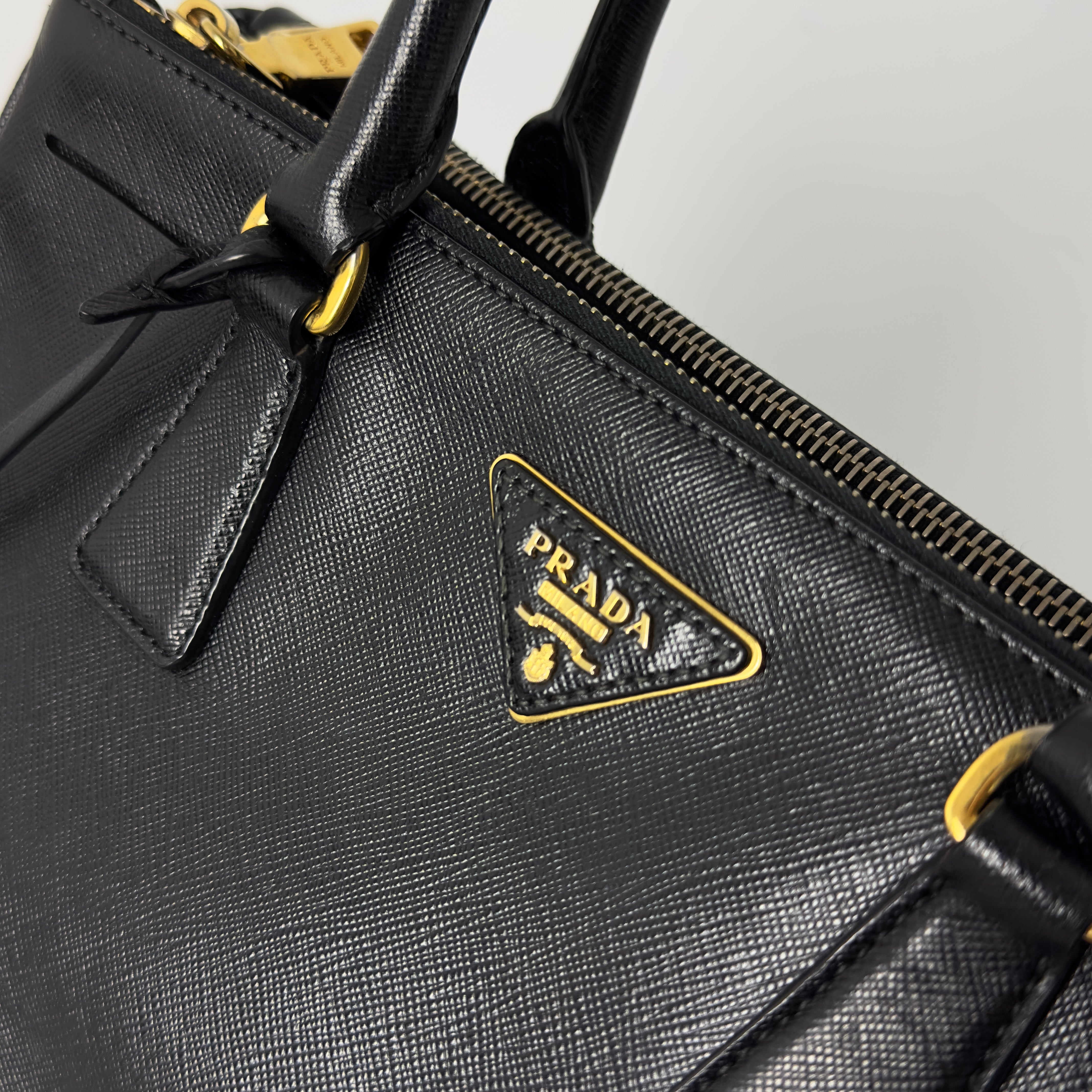 Sac à main PRADA Galleria cuir noir