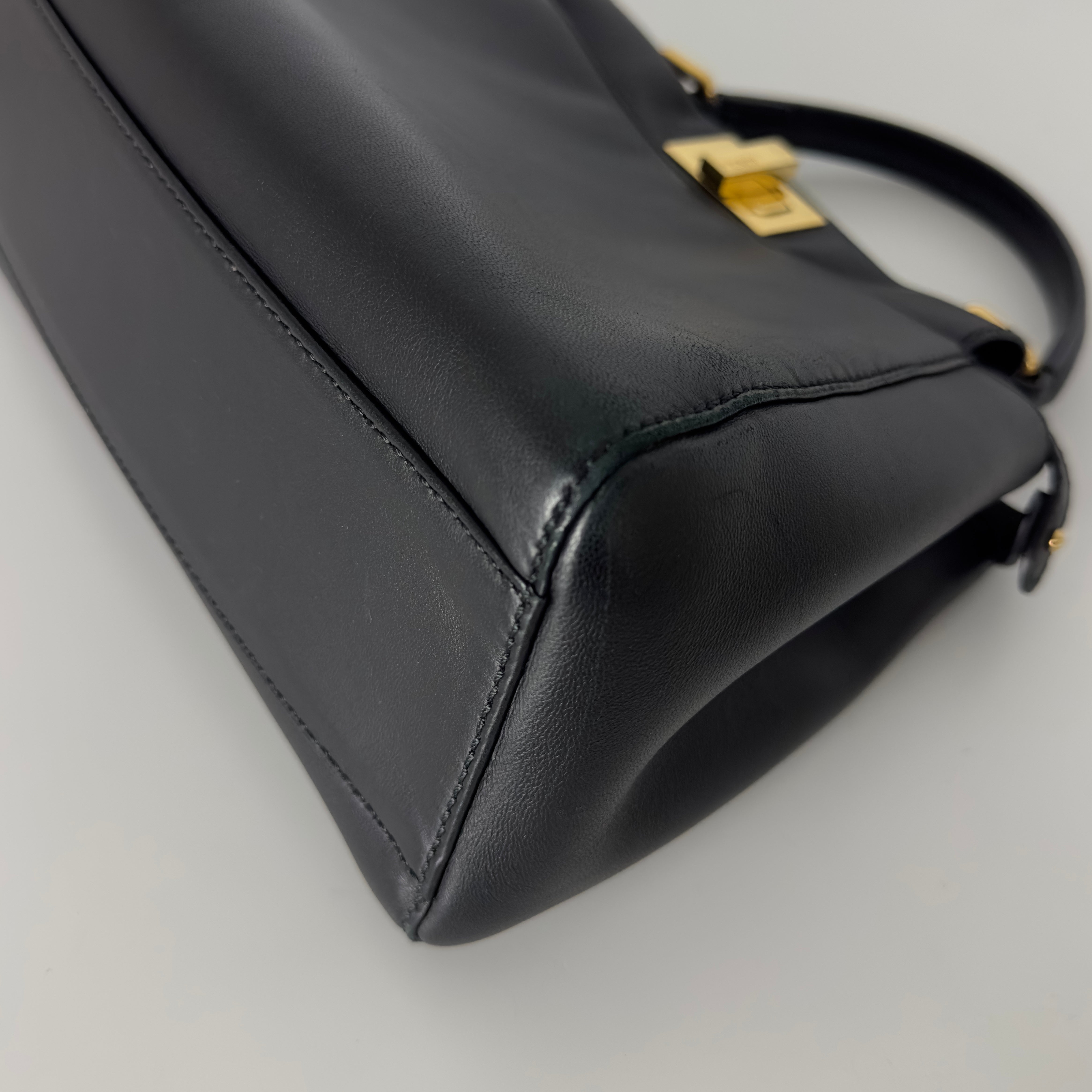 Sac à main FENDI Mini Peekaboo cuir noir