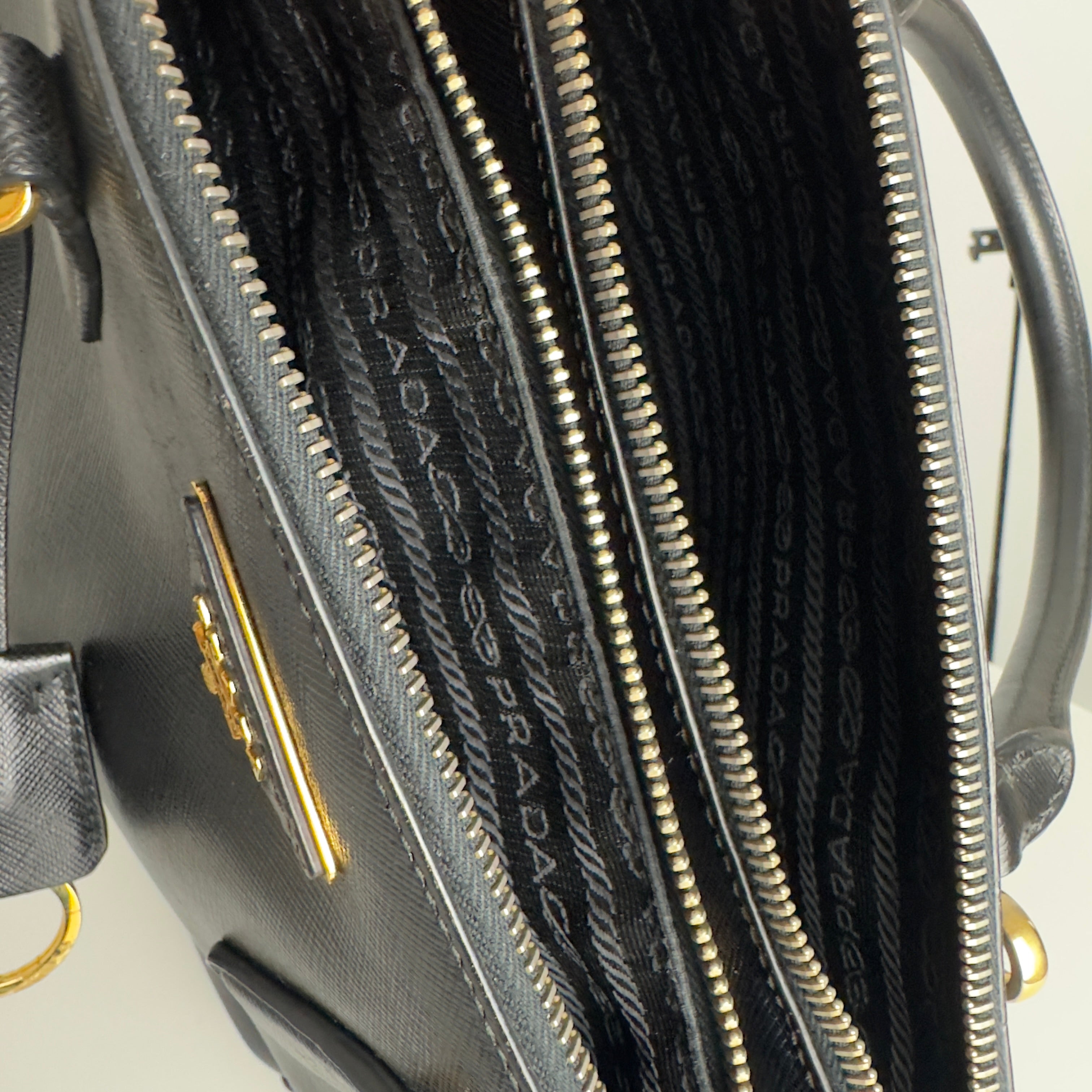 Sac à main PRADA Galleria cuir noir