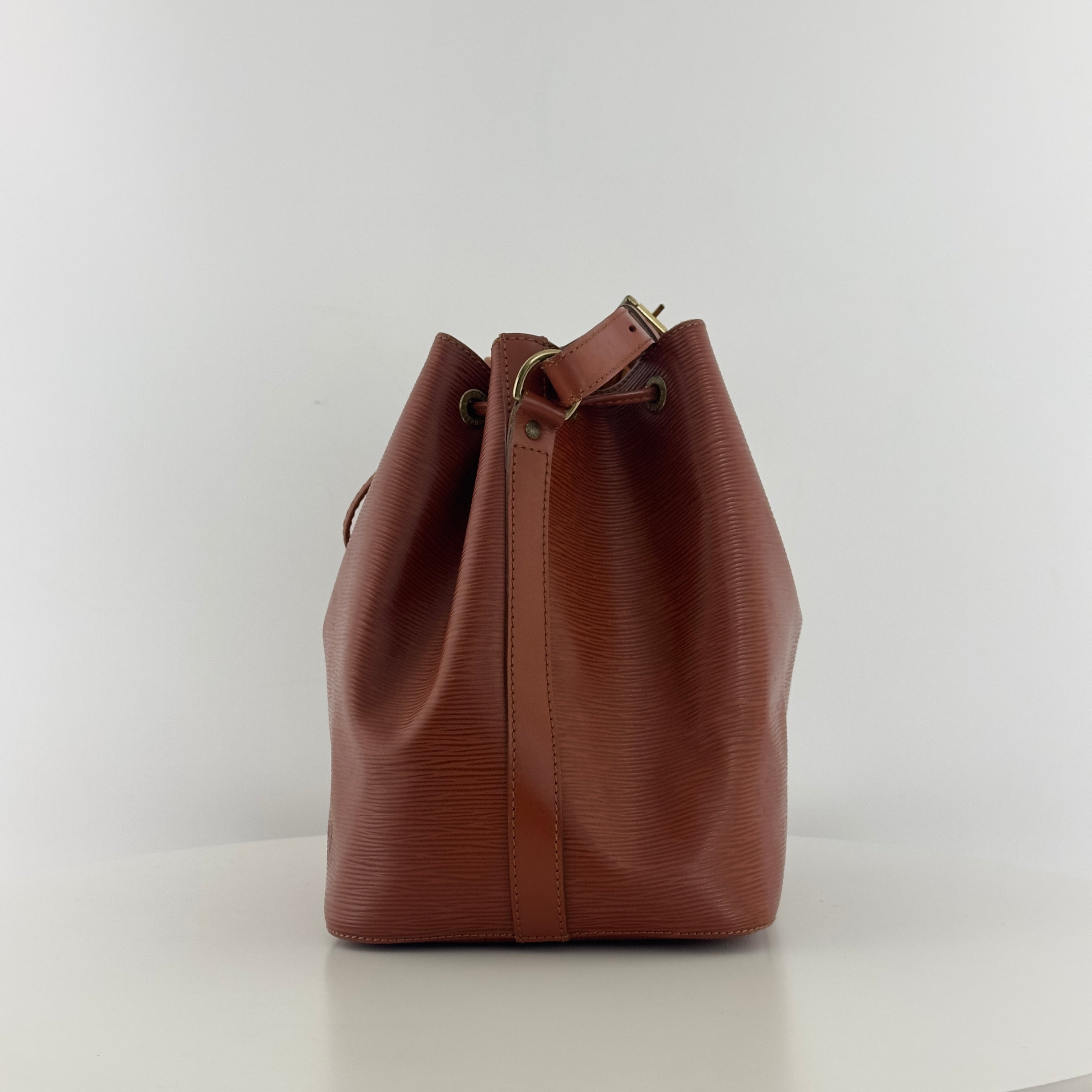 Sac à main LOUIS VUITTON Noé Petit cuir épi camel