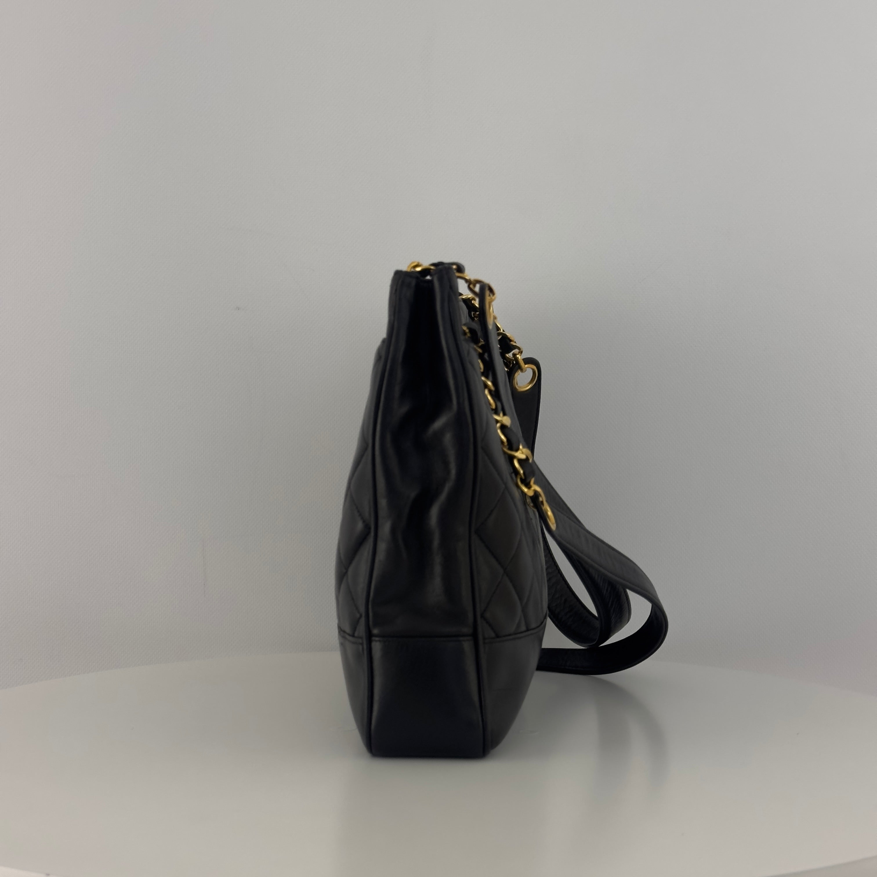 Sac à main CHANEL Tote Matelassé Chain cuir d'agneau noir