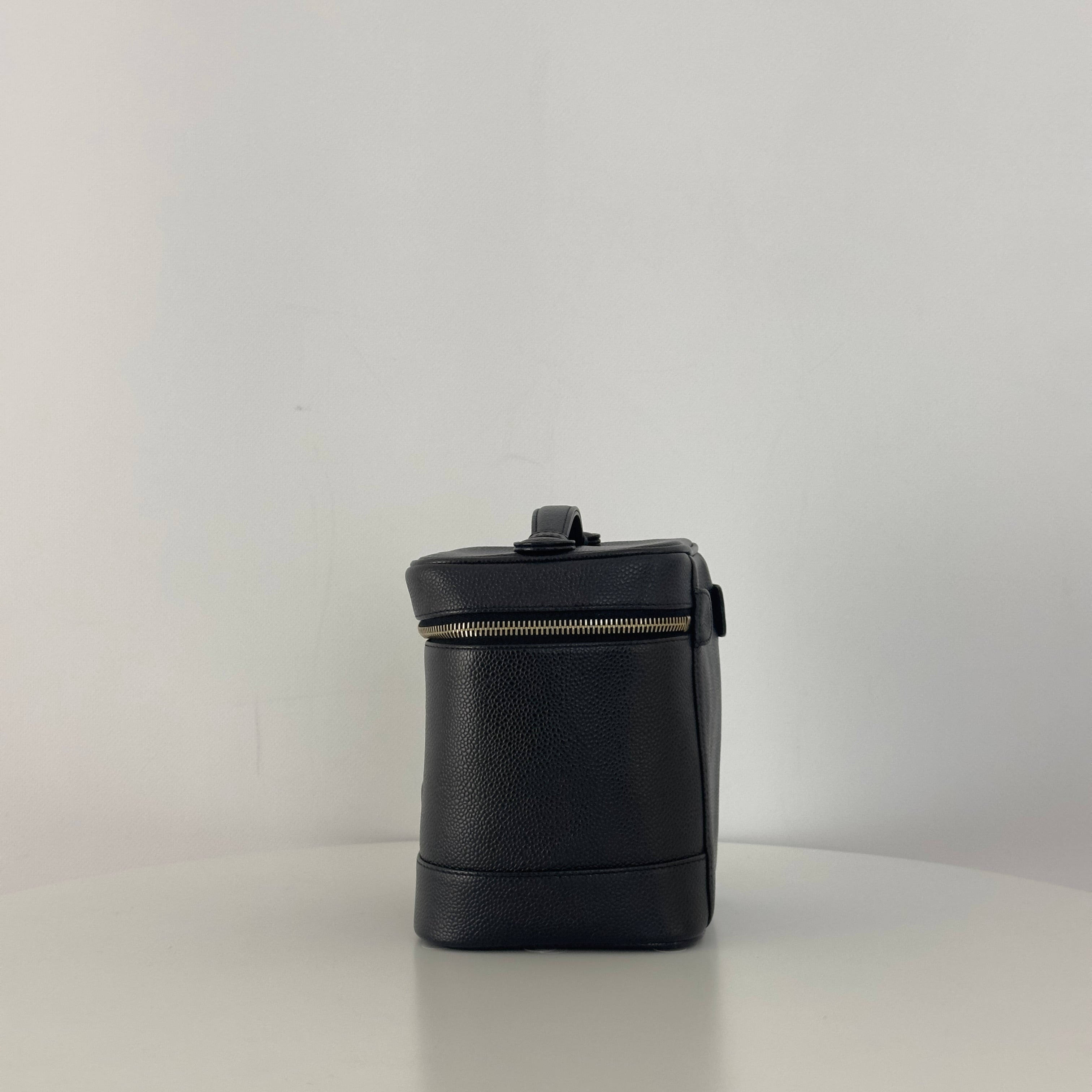 Sac à main CHANEL Vanity cuir caviar noir