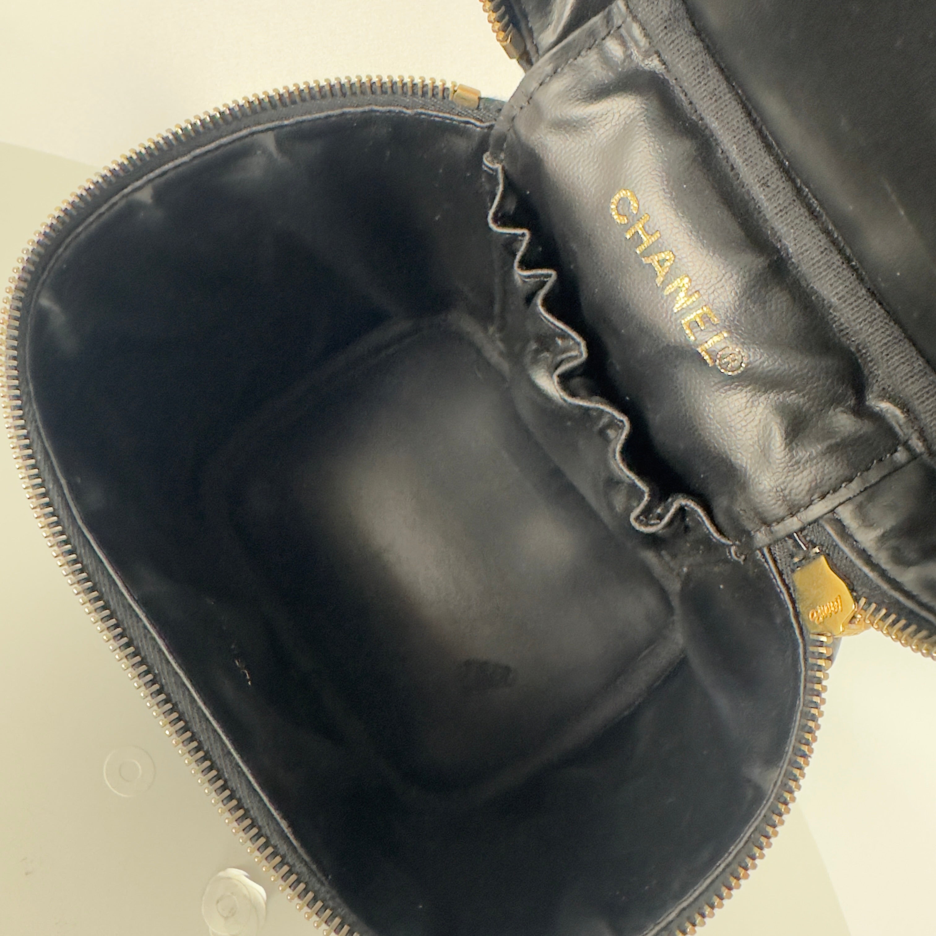 Sac à main CHANEL Vanity cuir caviar noir