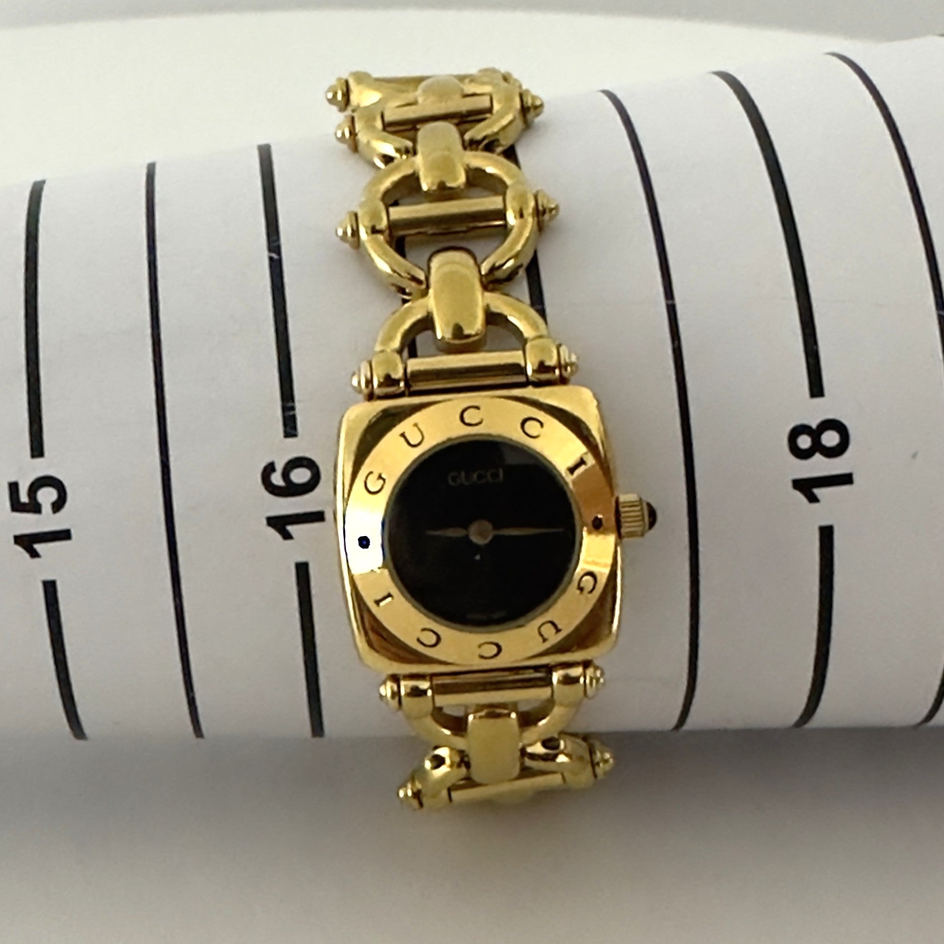 Montre GUCCI 6400 L plaqué or dorée