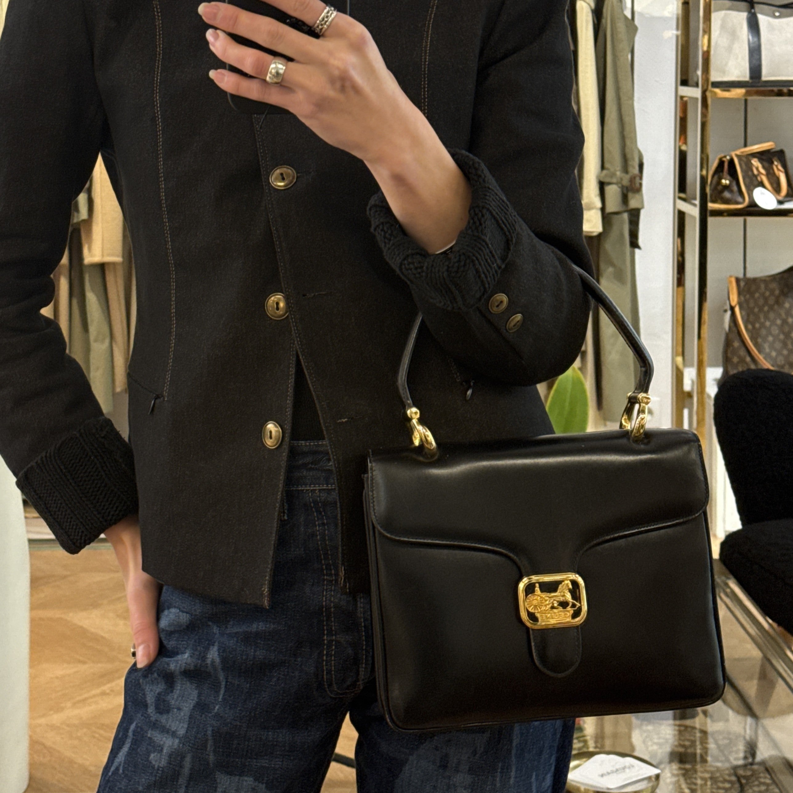 Sac à main CELINE Triomphe cuir noir