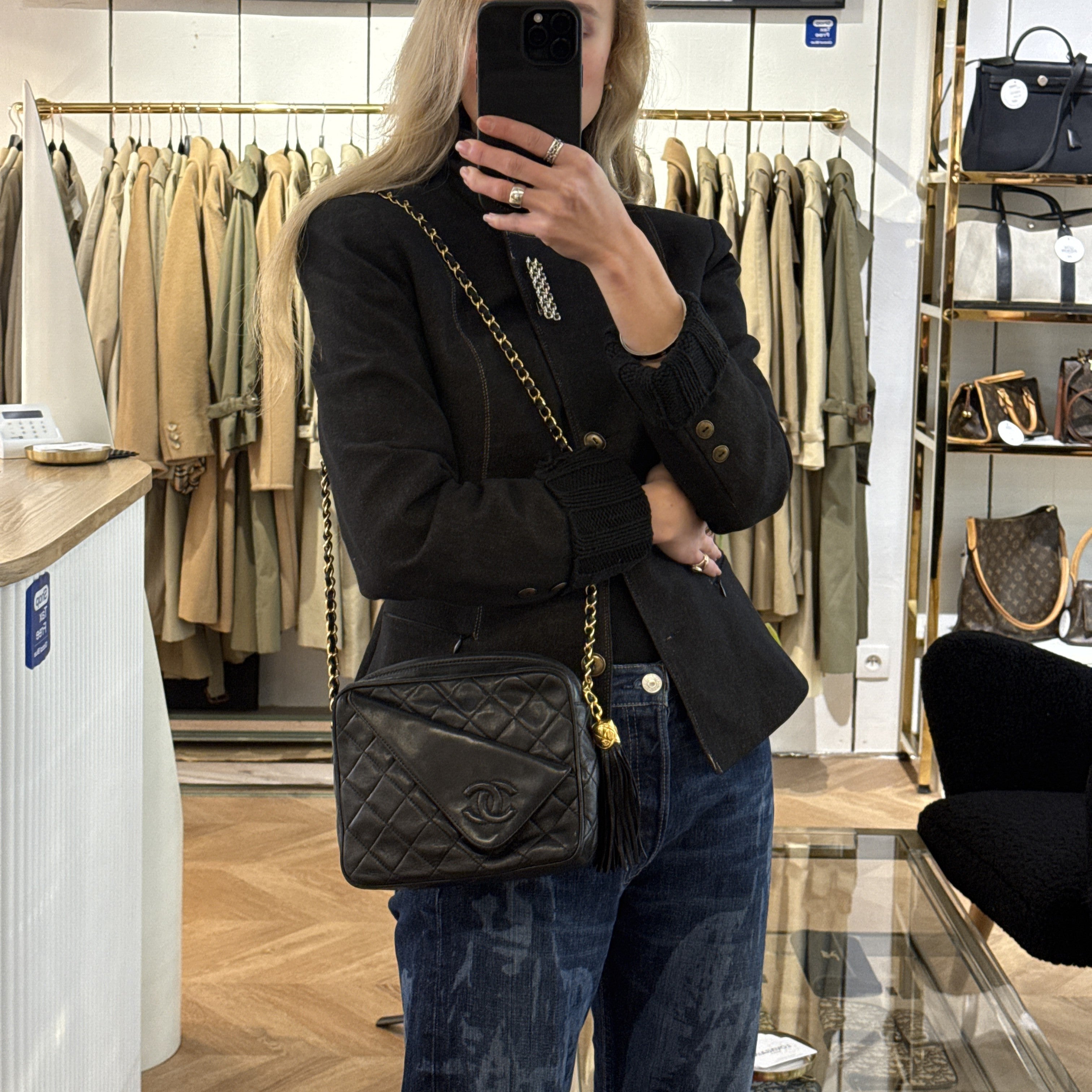 Sac à main CHANEL Camera Chain cuir d'agneau noir