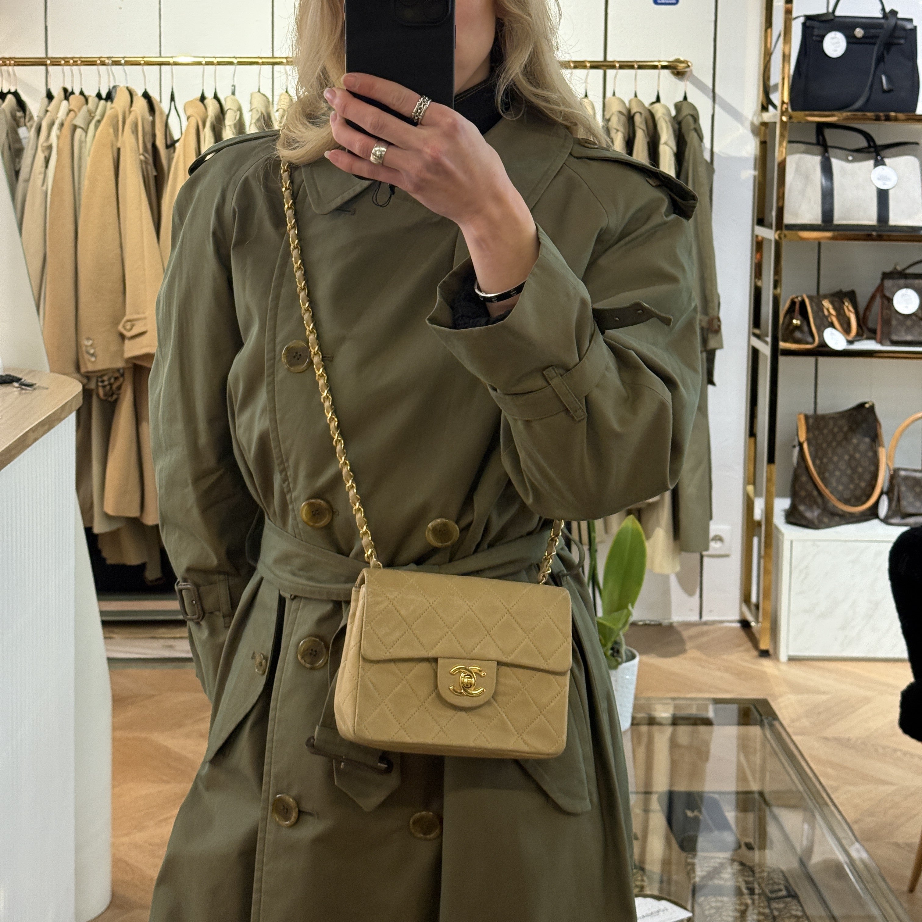 Sac à main CHANEL Timeless Classique Mini  Single Flap cuir d'agneau beige