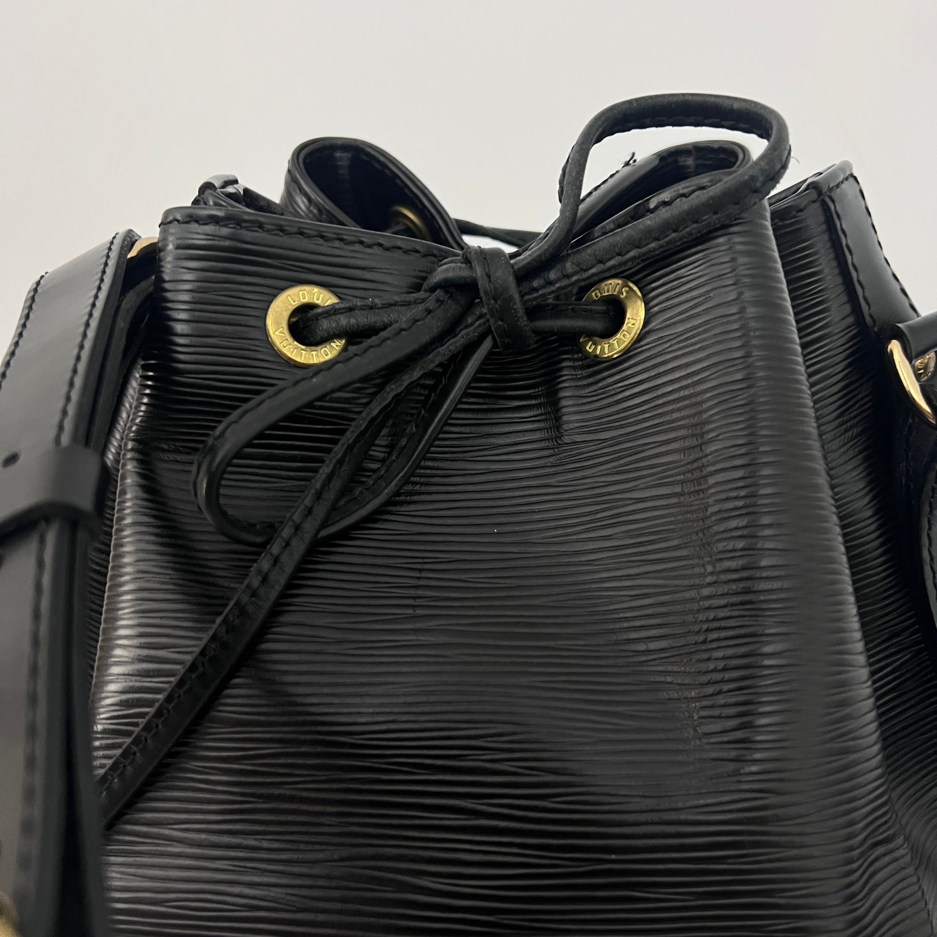 LOUIS VUITTON Noé Petit Bag in Black Epi Leather