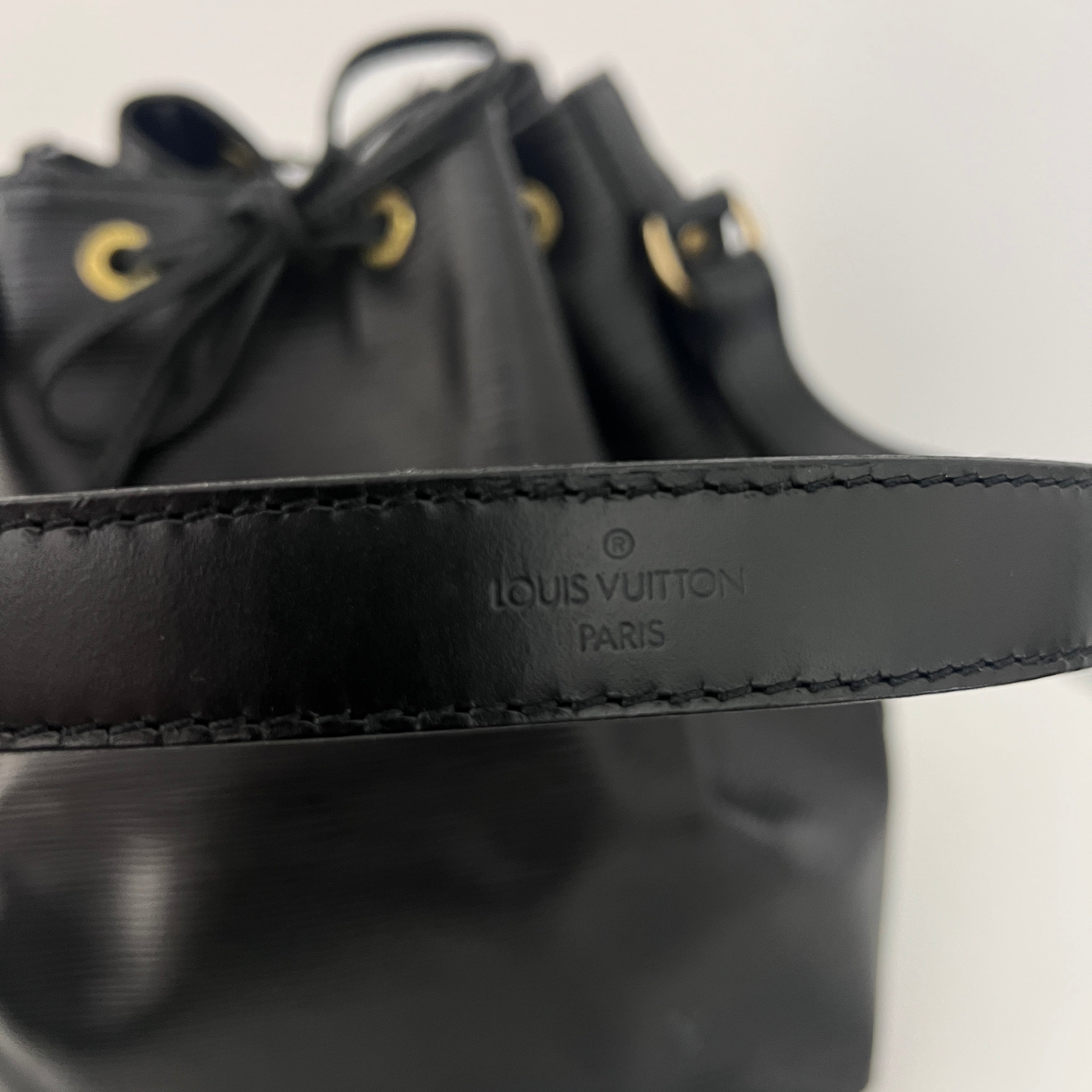 LOUIS VUITTON Noé Petit Bag in Black Epi Leather
