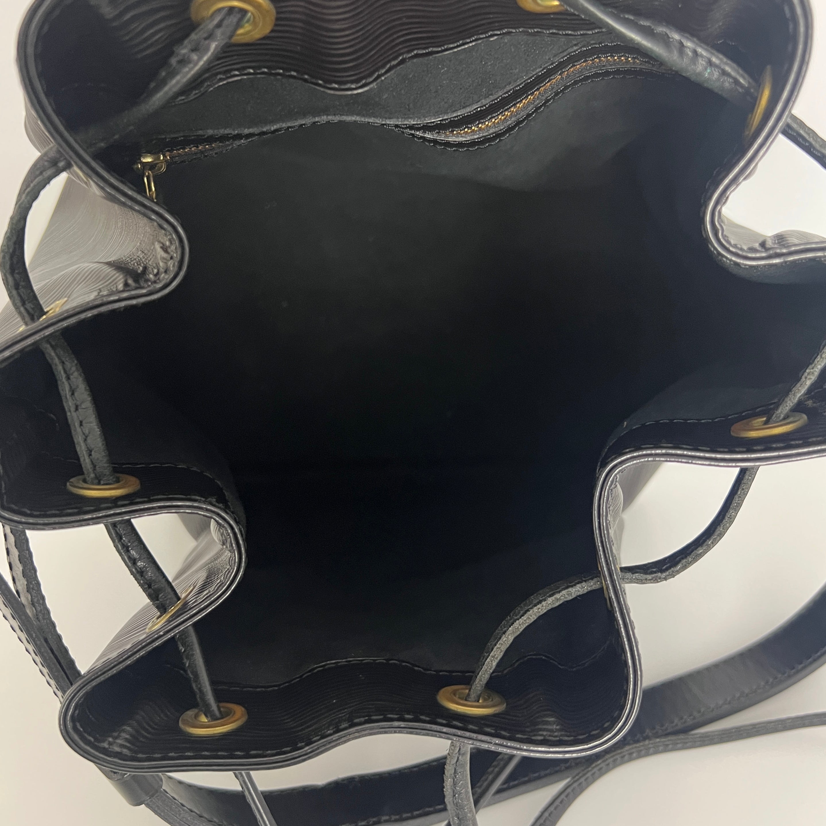 LOUIS VUITTON Noé Petit Bag in Black Epi Leather