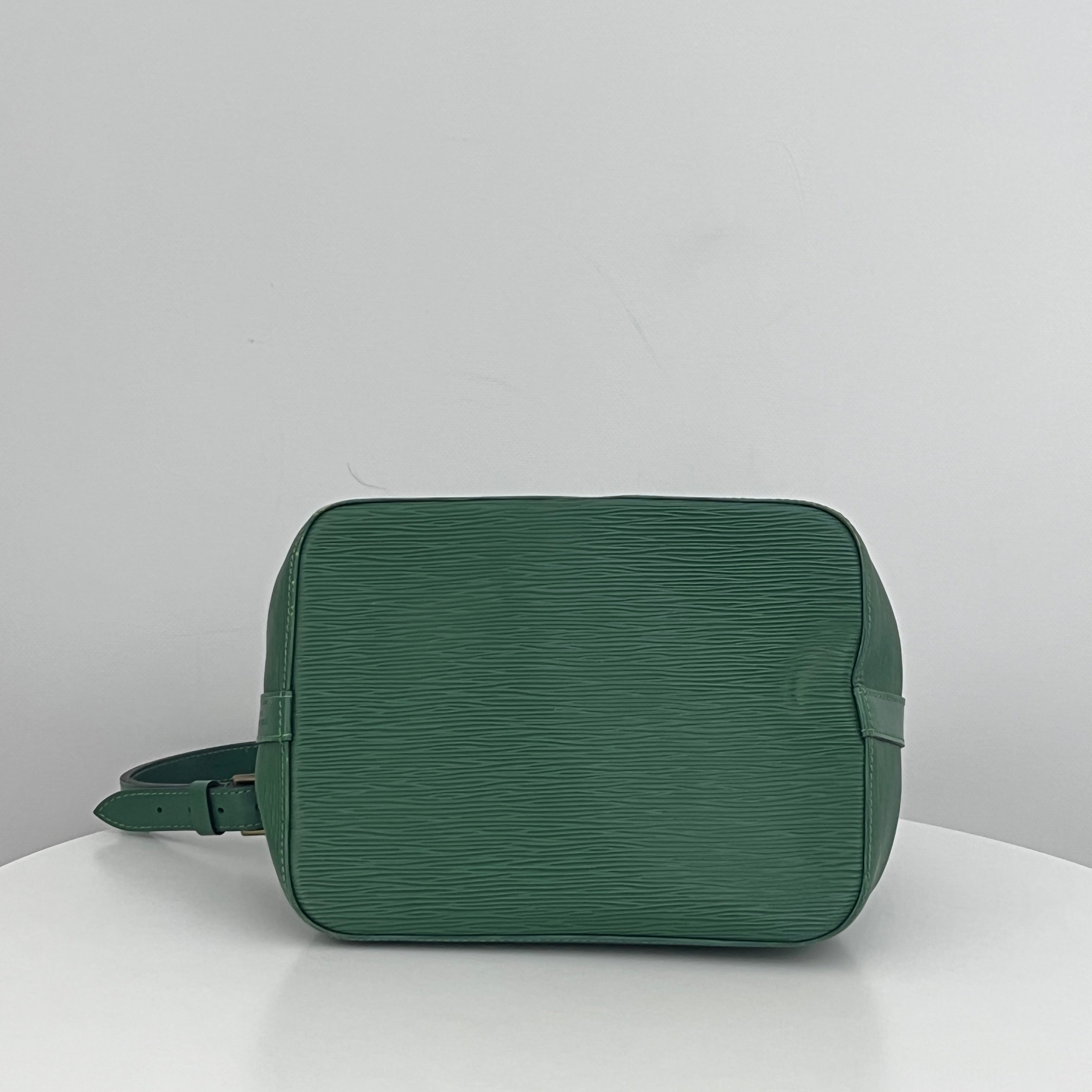 LOUIS VUITTON Noe Petit green epi leather bag
