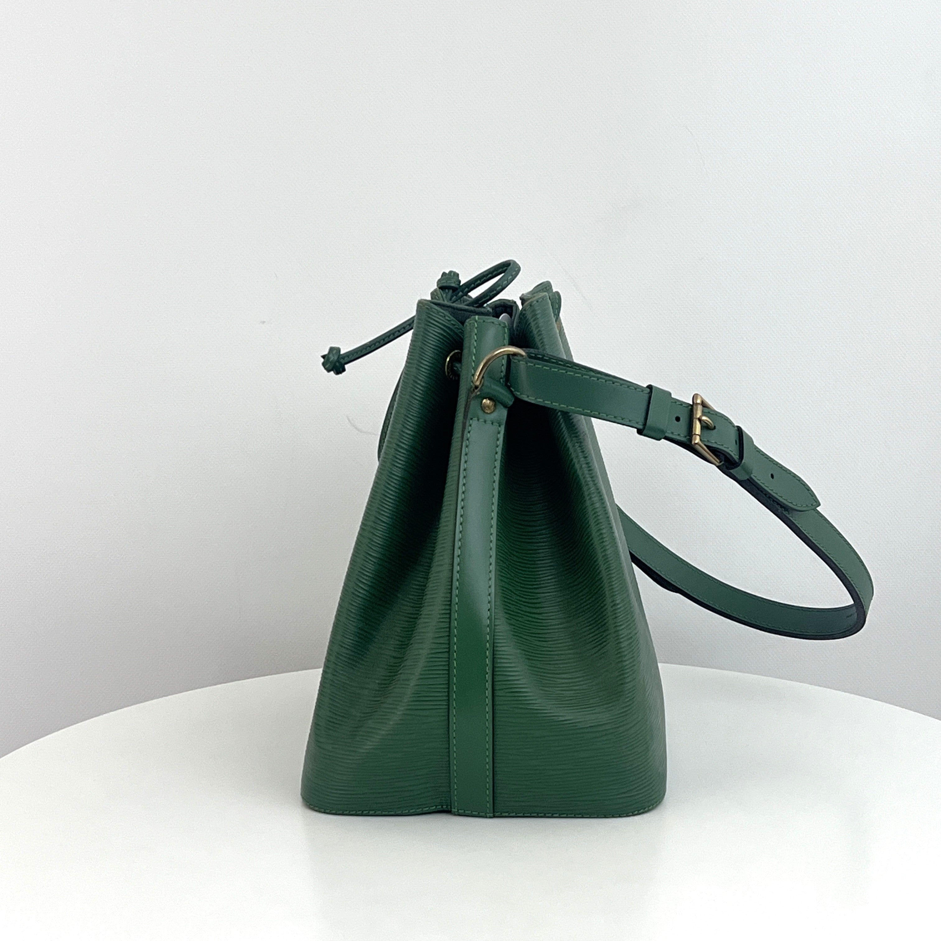 LOUIS VUITTON Noe Petit green epi leather bag