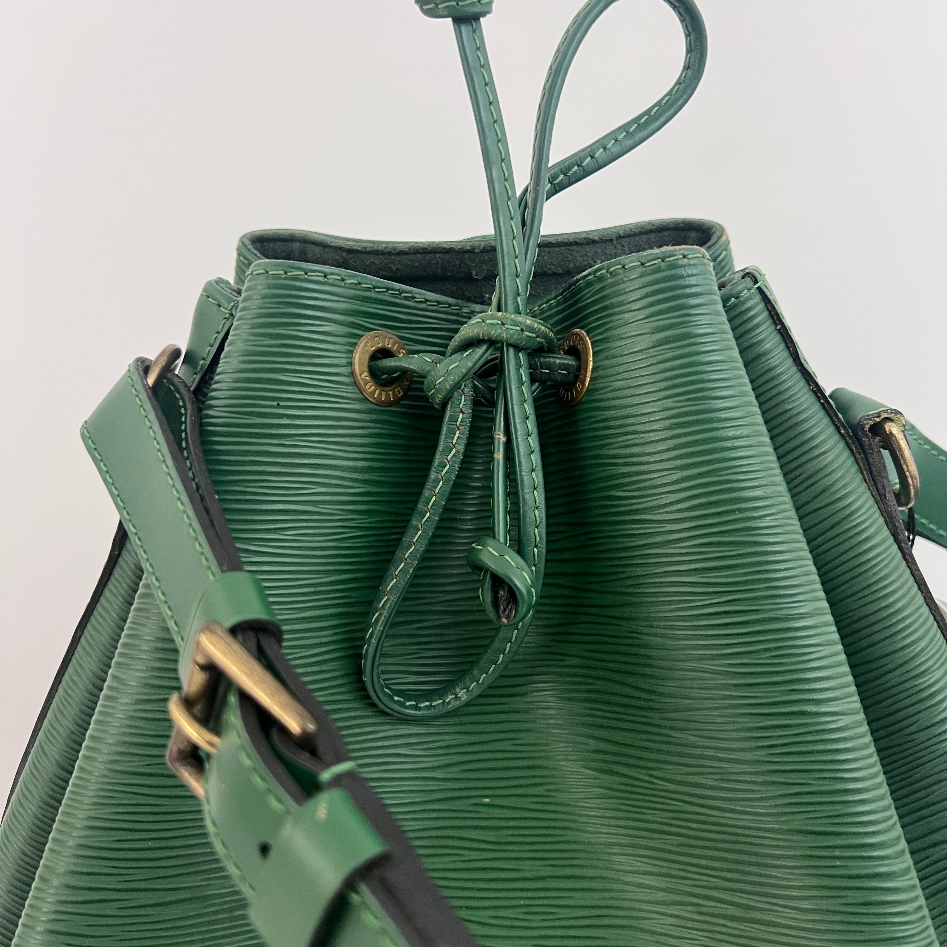 LOUIS VUITTON Noe Petit green epi leather bag