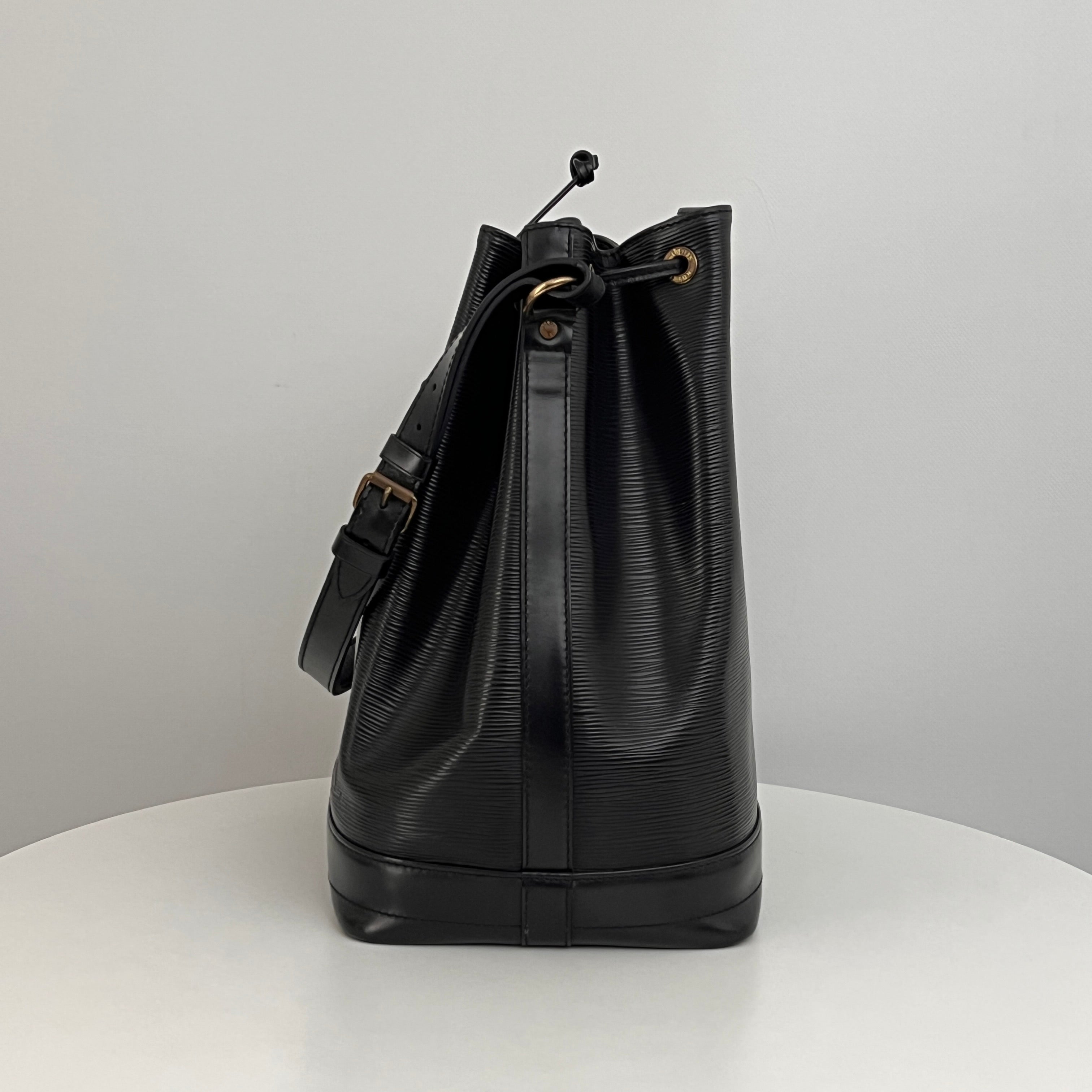 Sac LOUIS VUITTON Noé Grand cuir épi noir