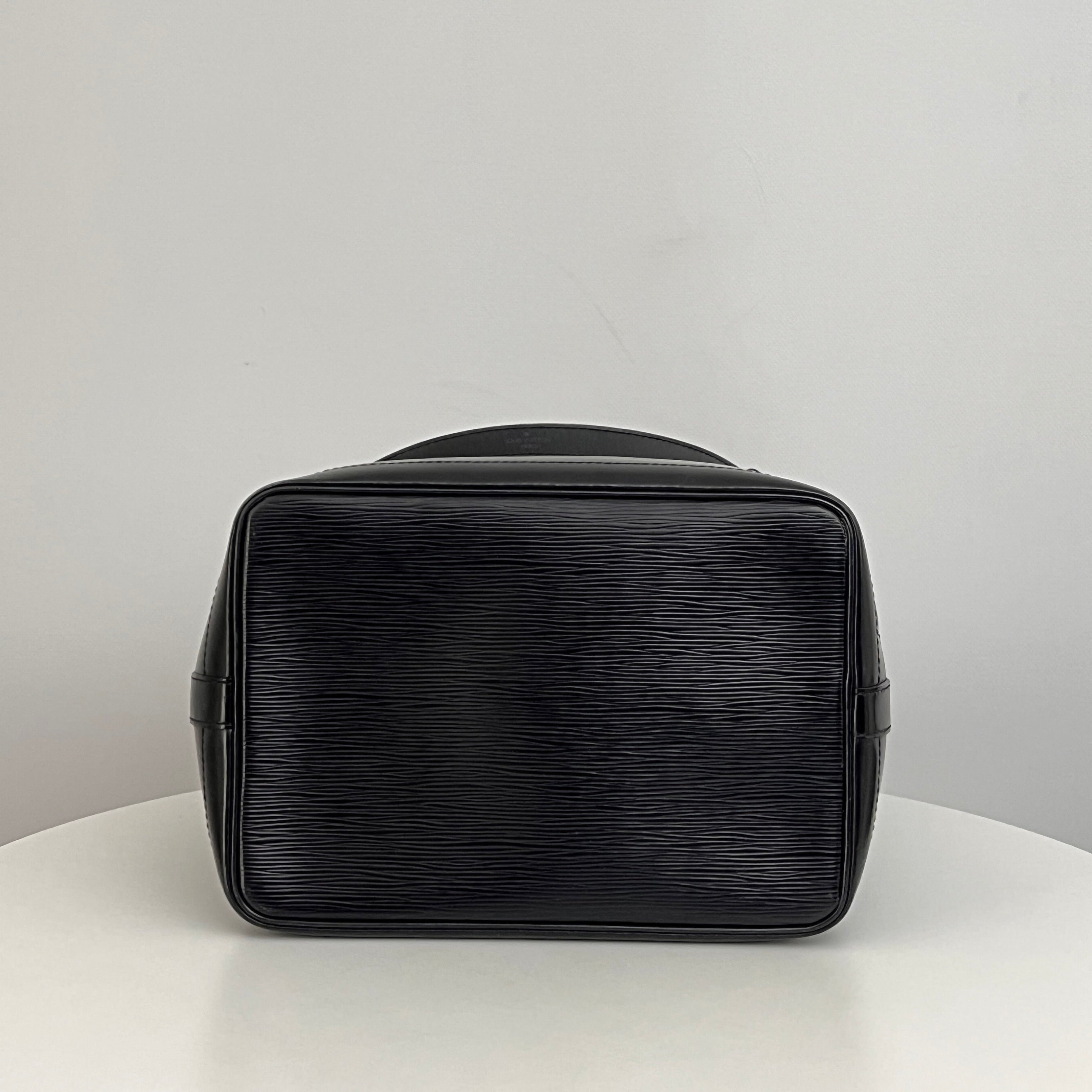 Sac LOUIS VUITTON Noé Grand cuir épi noir